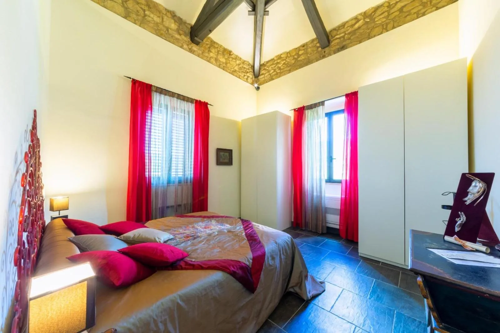 Photo of the whole room, Bed in Borgo Antico XIX sec.