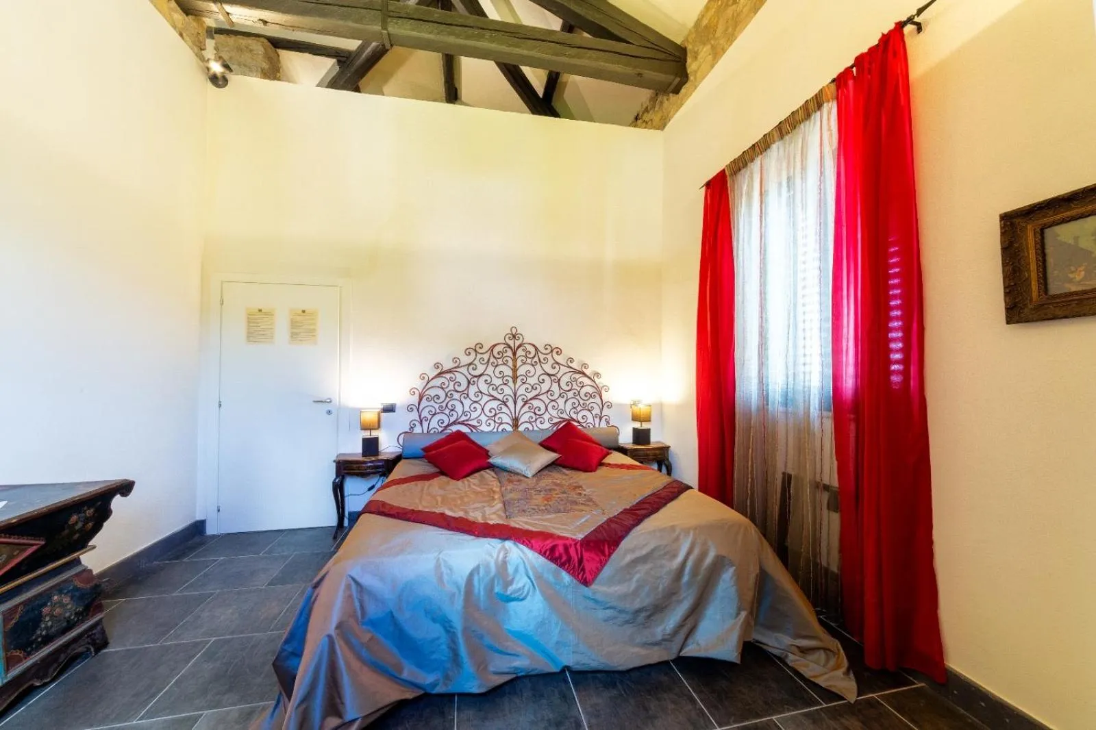 Photo of the whole room, Bed in Borgo Antico XIX sec.