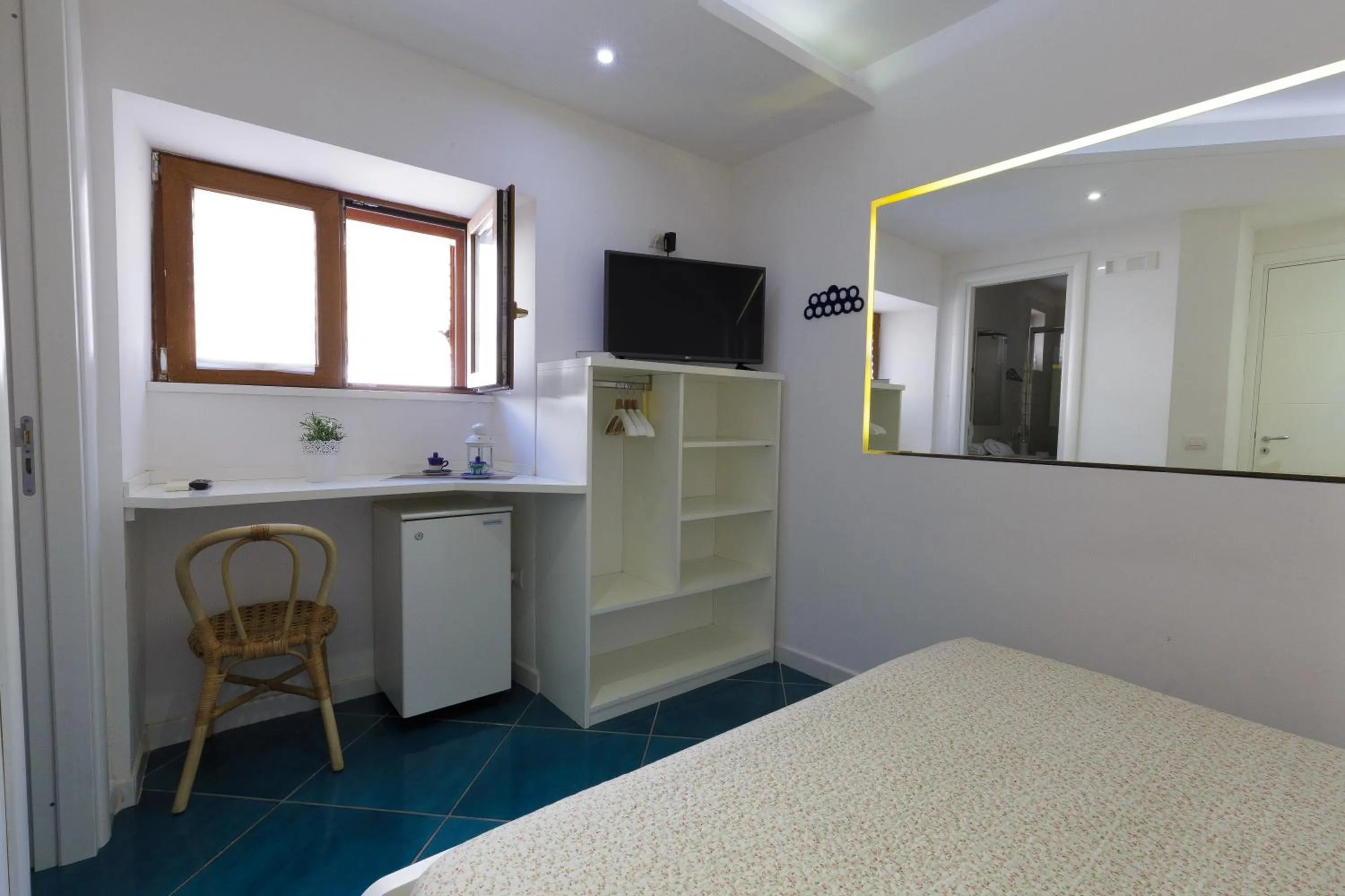 Photo of the whole room, Bed in 14 Leoni