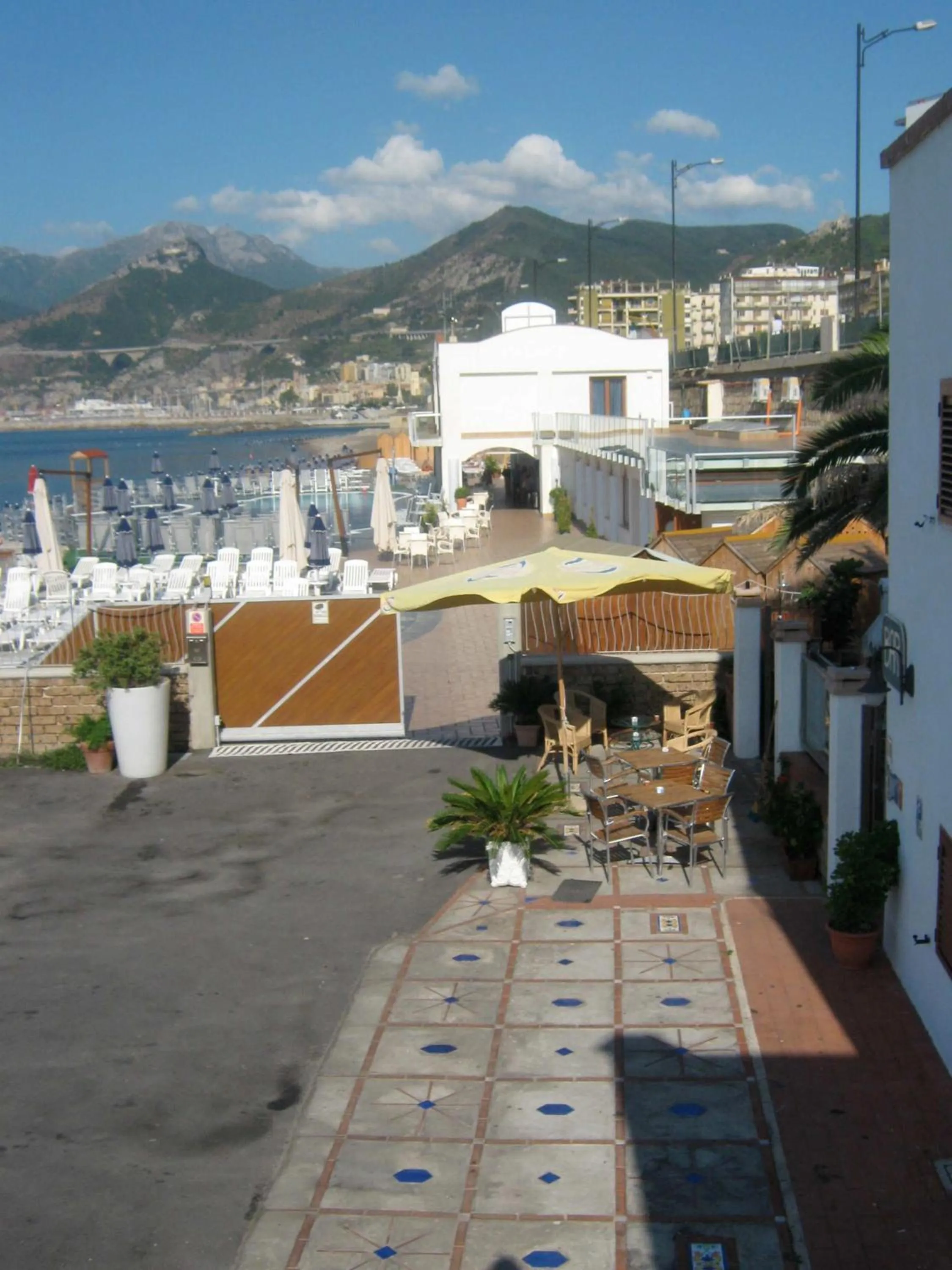 Restaurant/places to eat in 14 Leoni