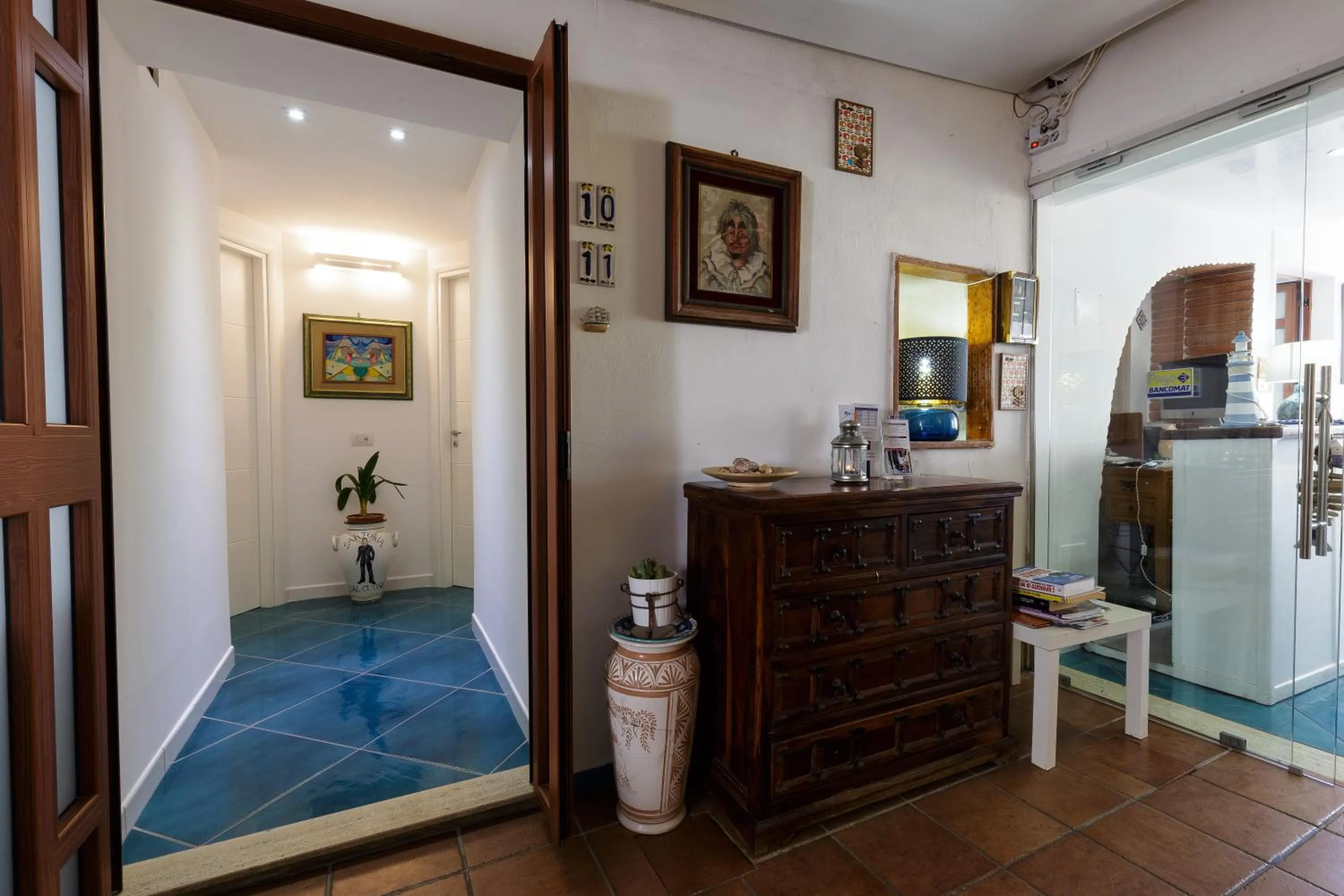 Property building in 14 Leoni