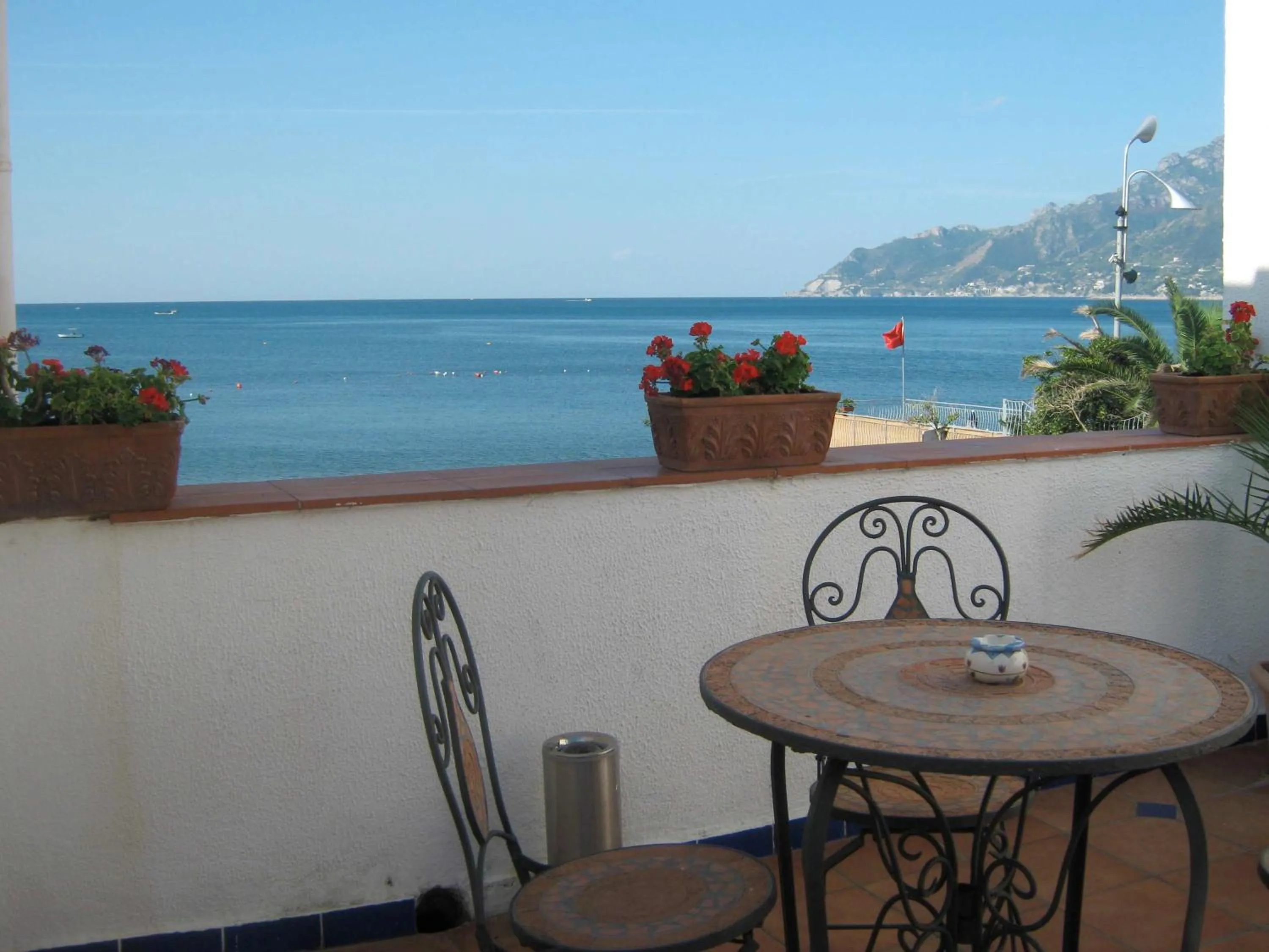 Property building in 14 Leoni