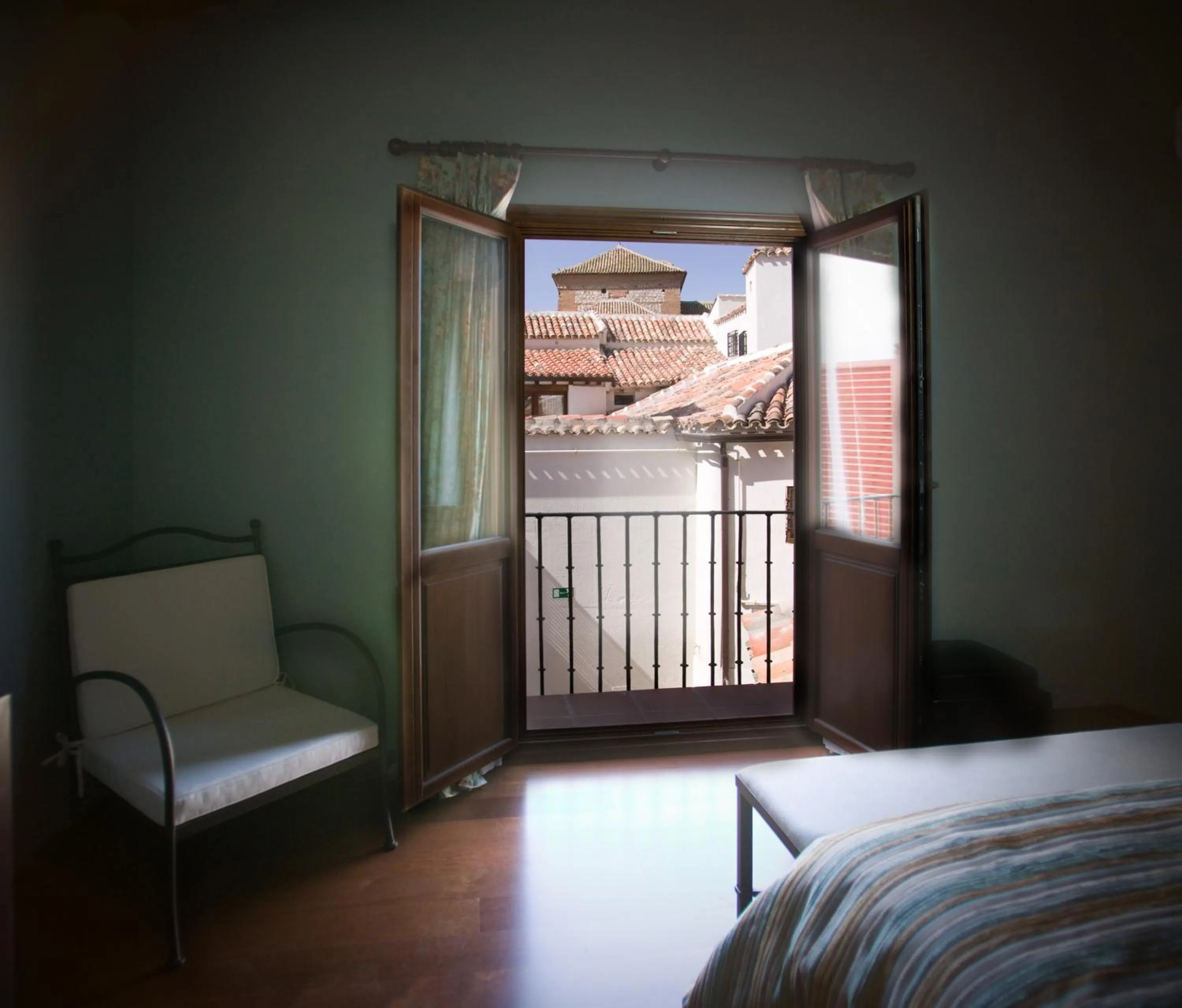 Balcony/Terrace, Bed in Hotel Spa La Casa Del Convento