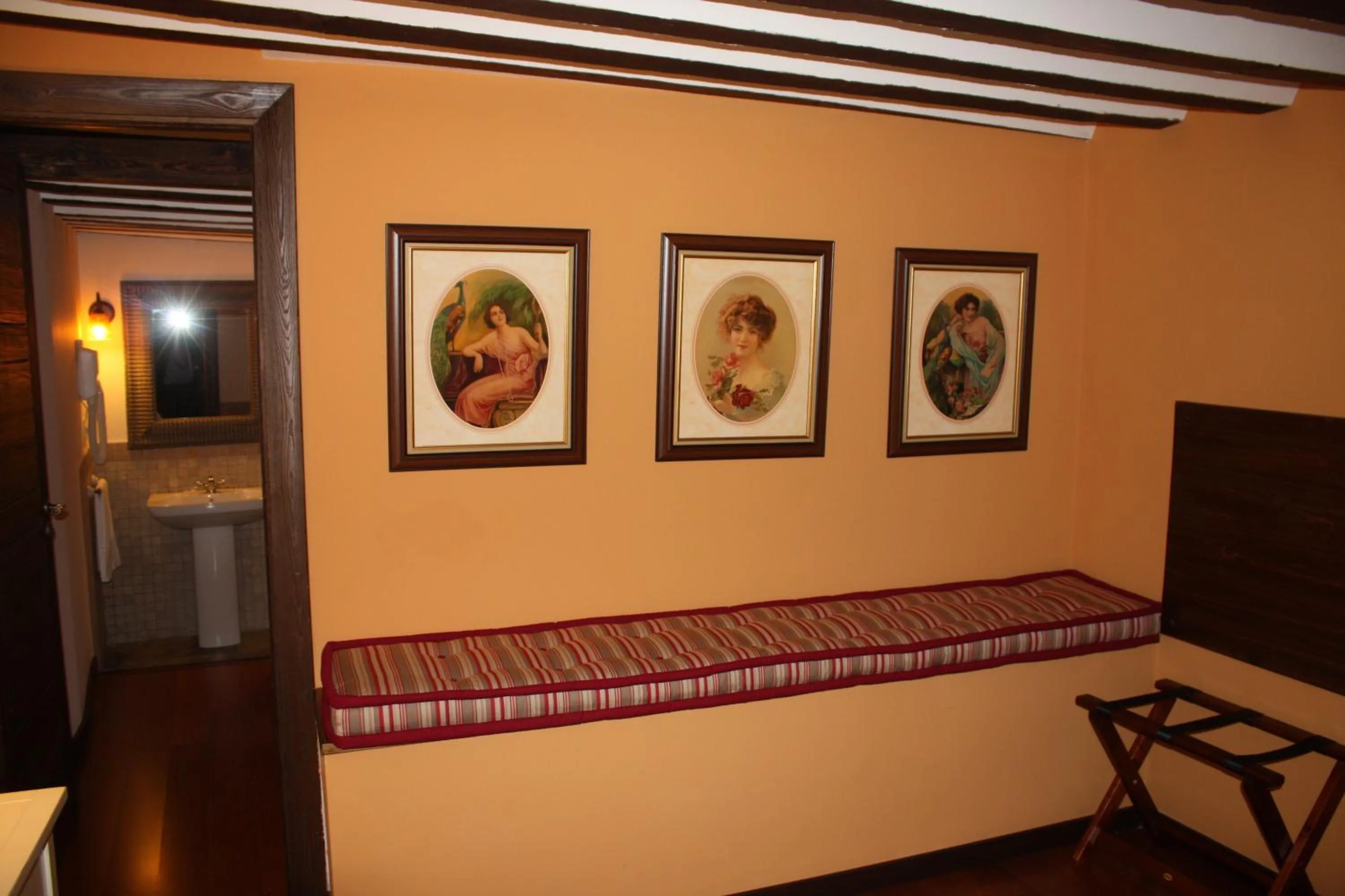 Bedroom, Bed in Hotel Spa La Casa Del Convento