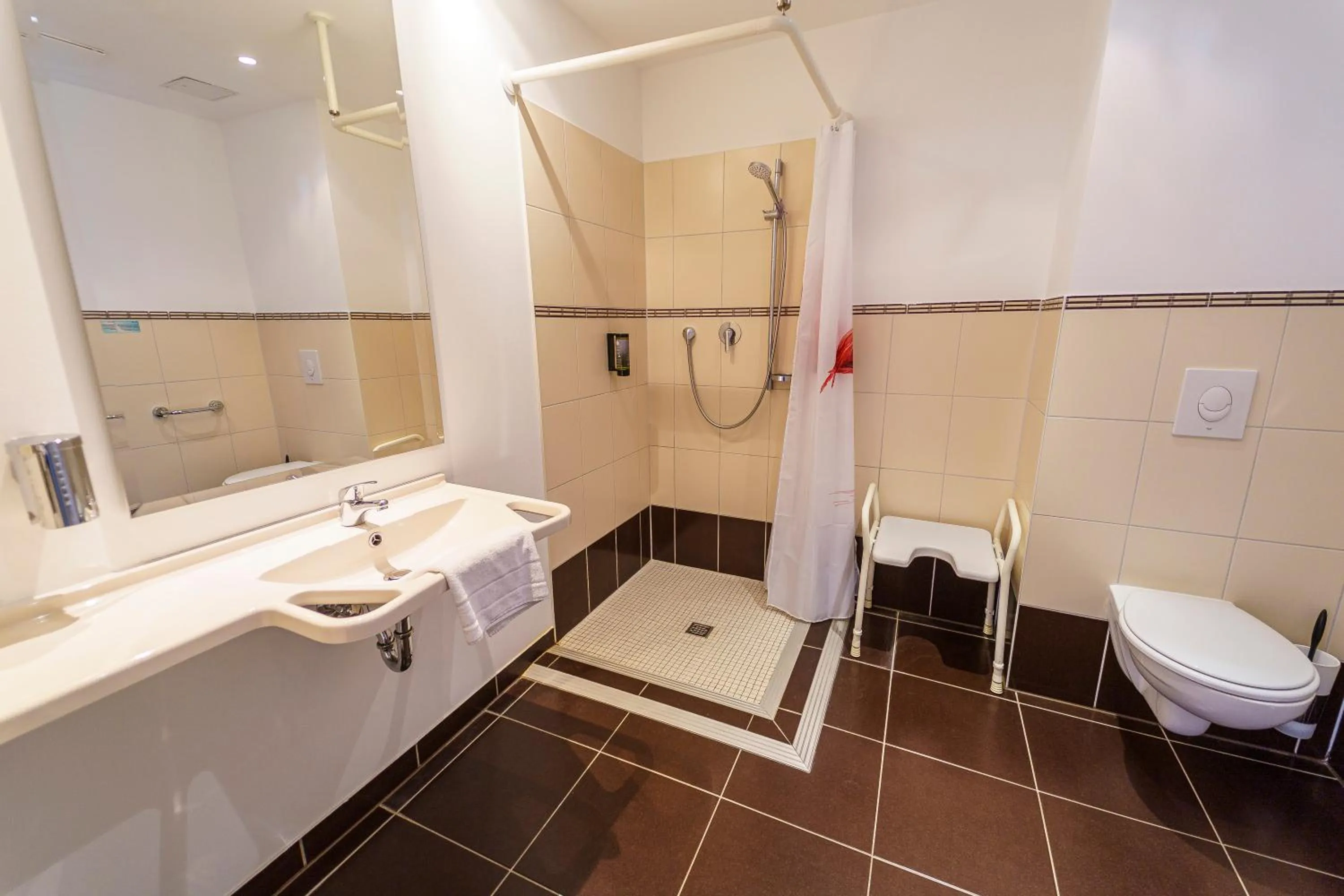 Shower in Einklang - Dein Hotel am Südhorn