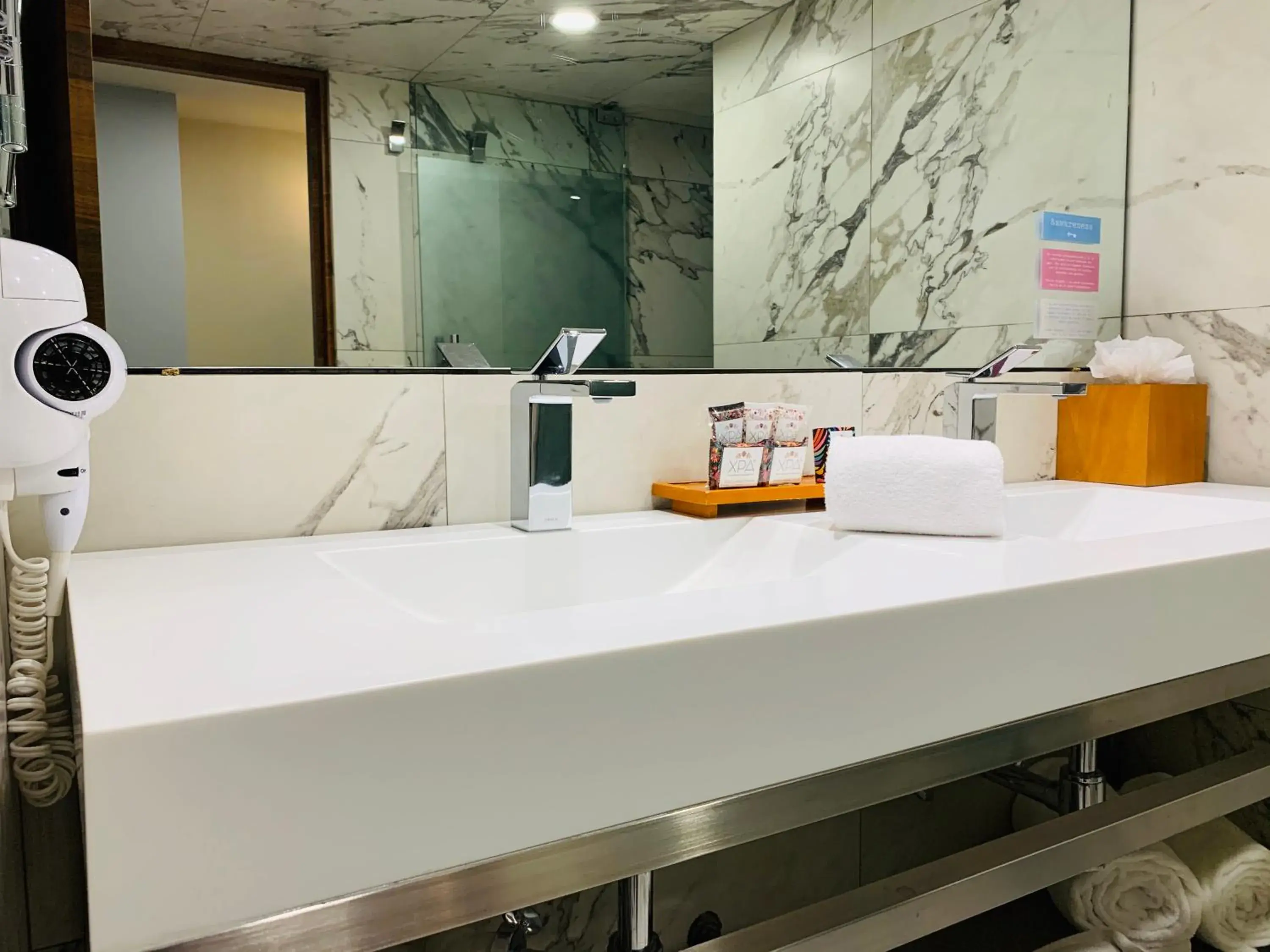 Bathroom in Hotel Clé Reforma Insurgentes Bathroom in Hotel Clé Reforma Insurgentes