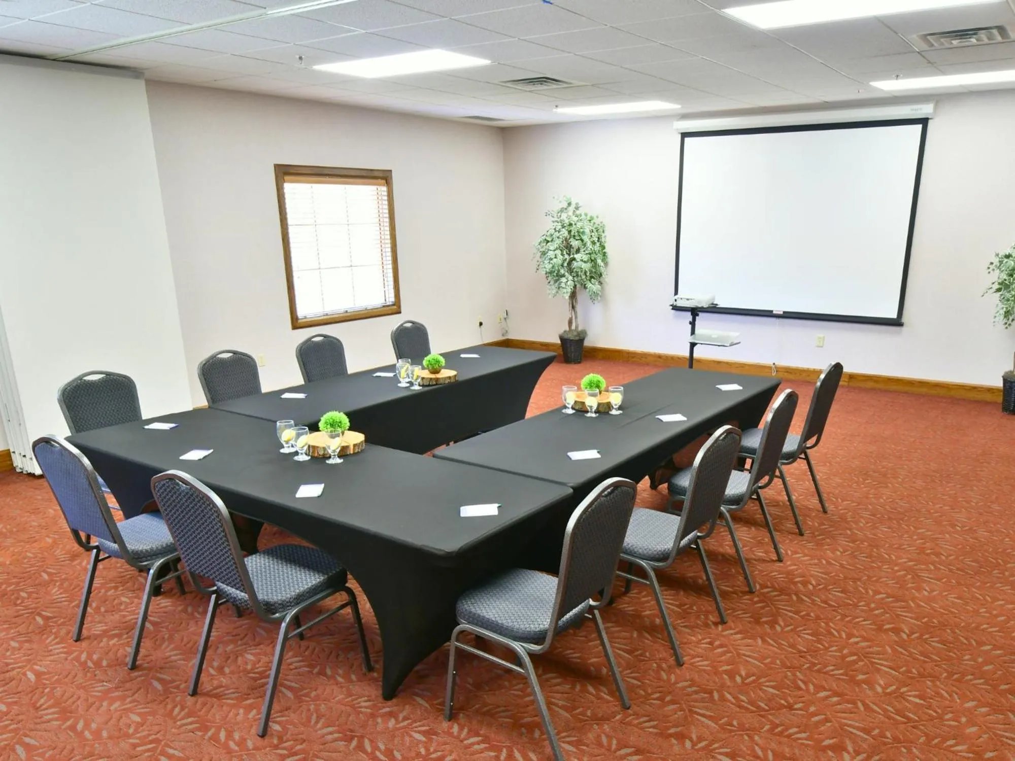 Meeting/conference room in Potawatomi Inn & Cabins