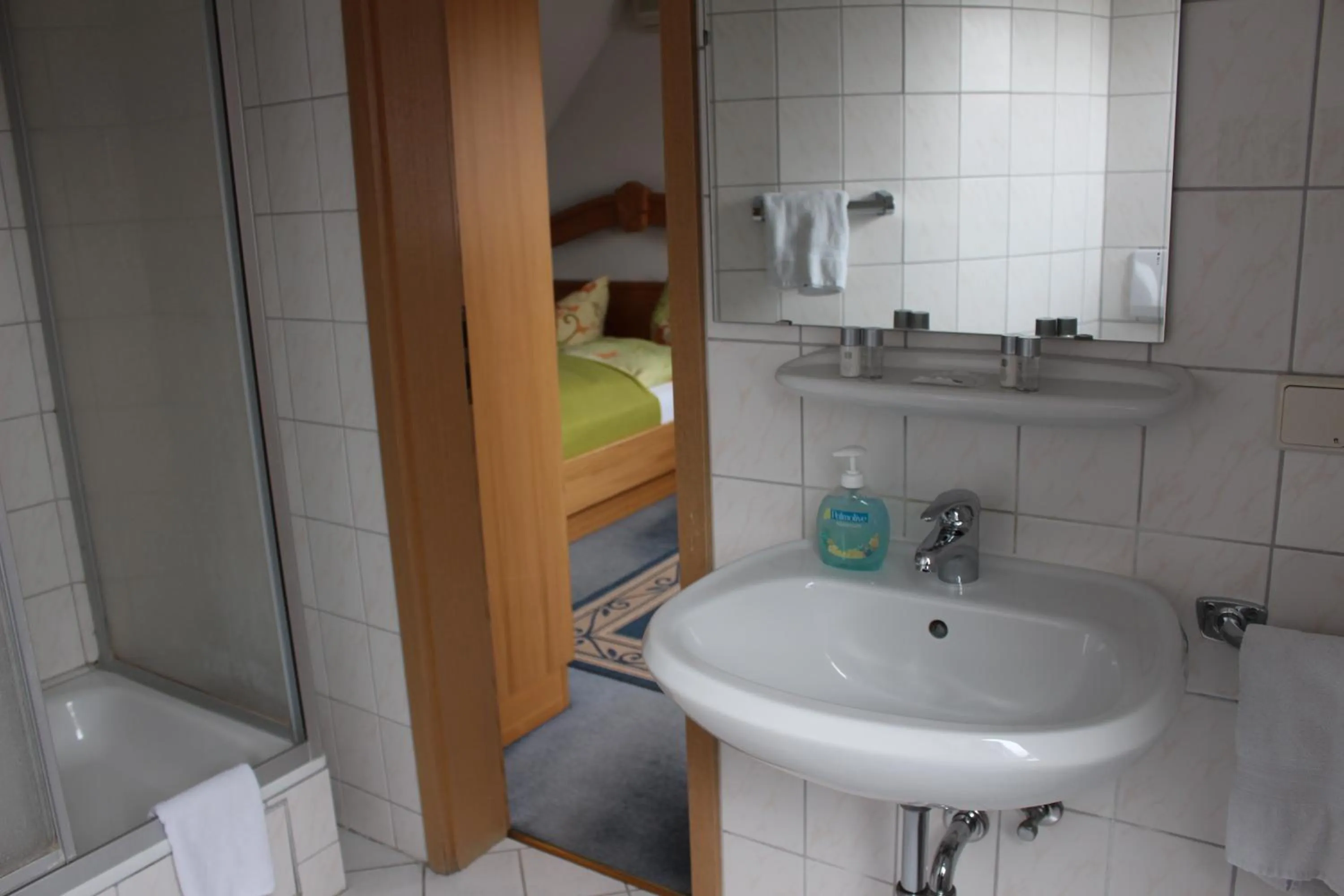 Bathroom in Landhotel "Zum ersten Siedler"