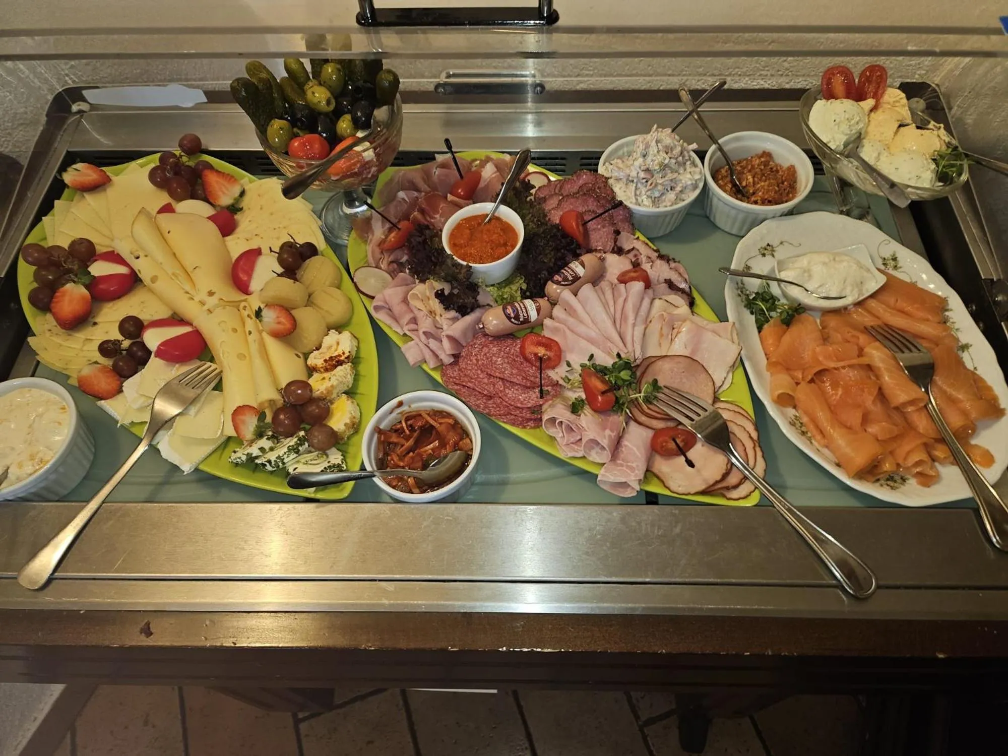 Buffet breakfast in Landhotel "Zum ersten Siedler"