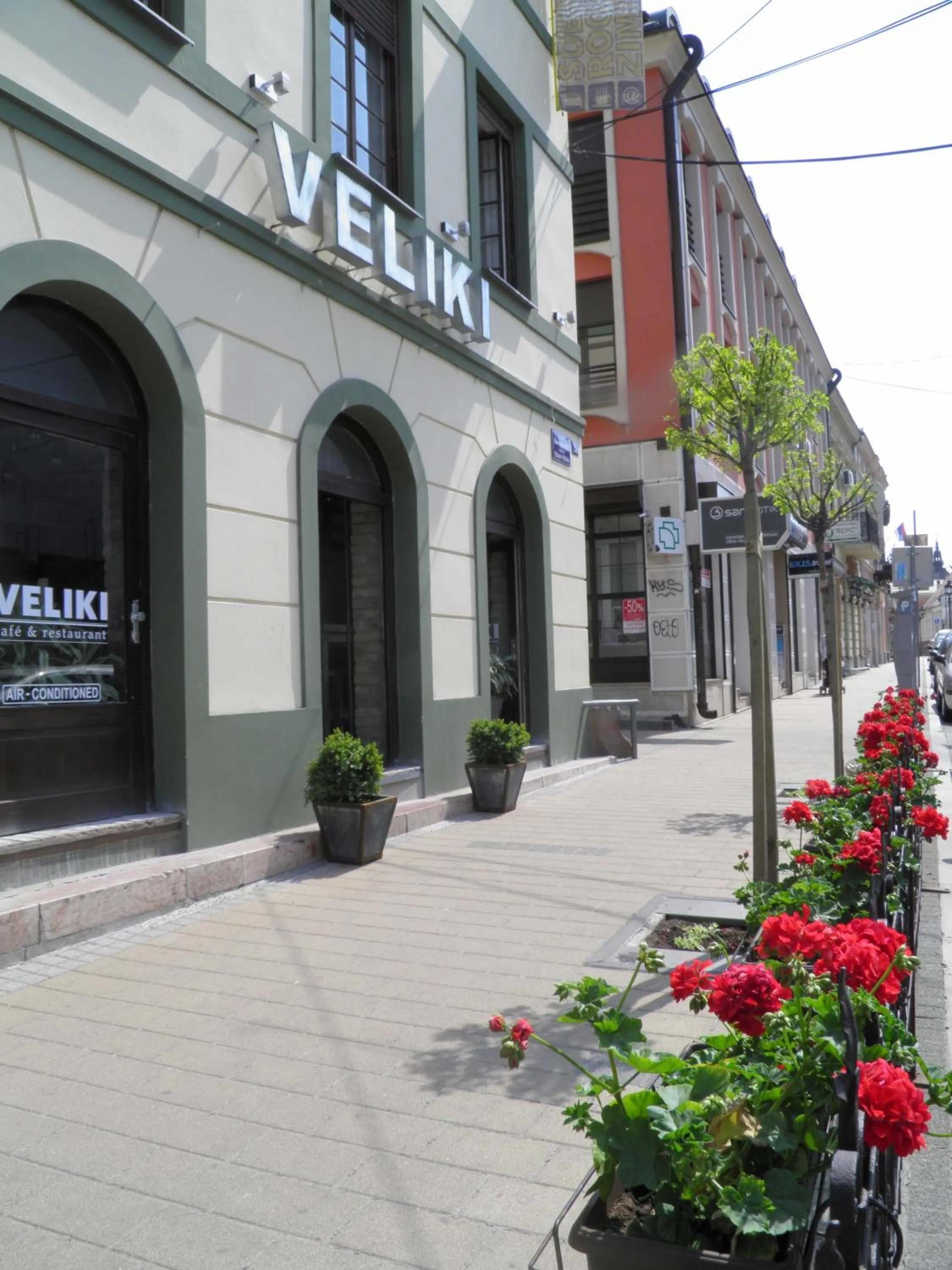 Facade/entrance in Veliki Garni Hotel