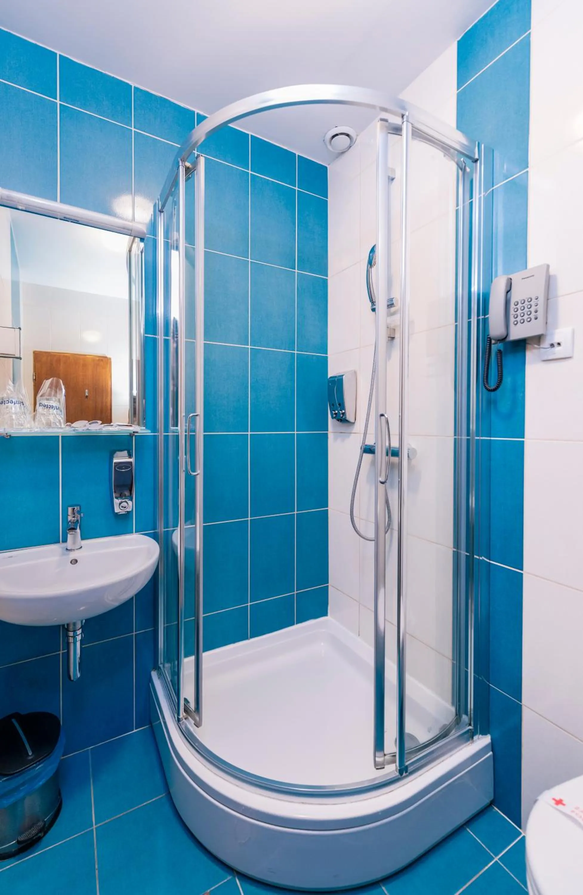 Shower in Veliki Garni Hotel