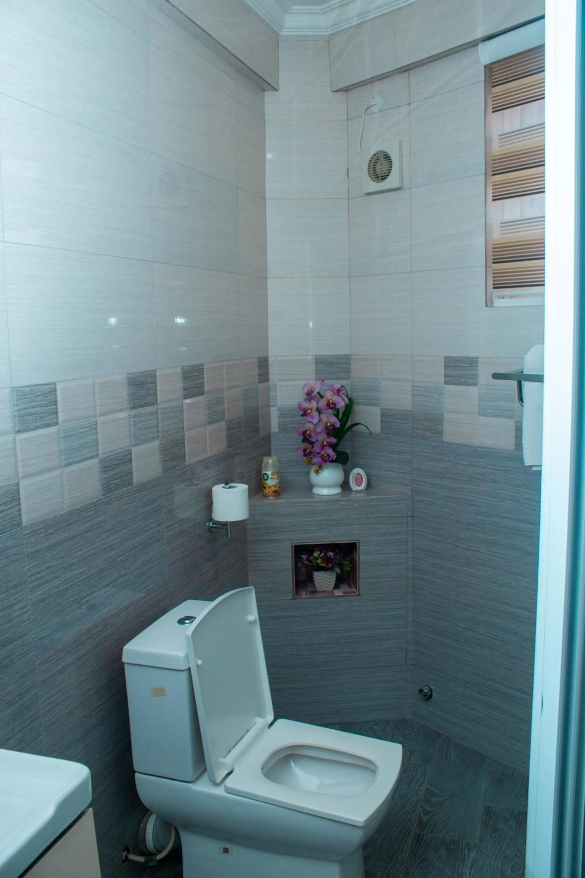 Toilet in Exotic Palace Hotel