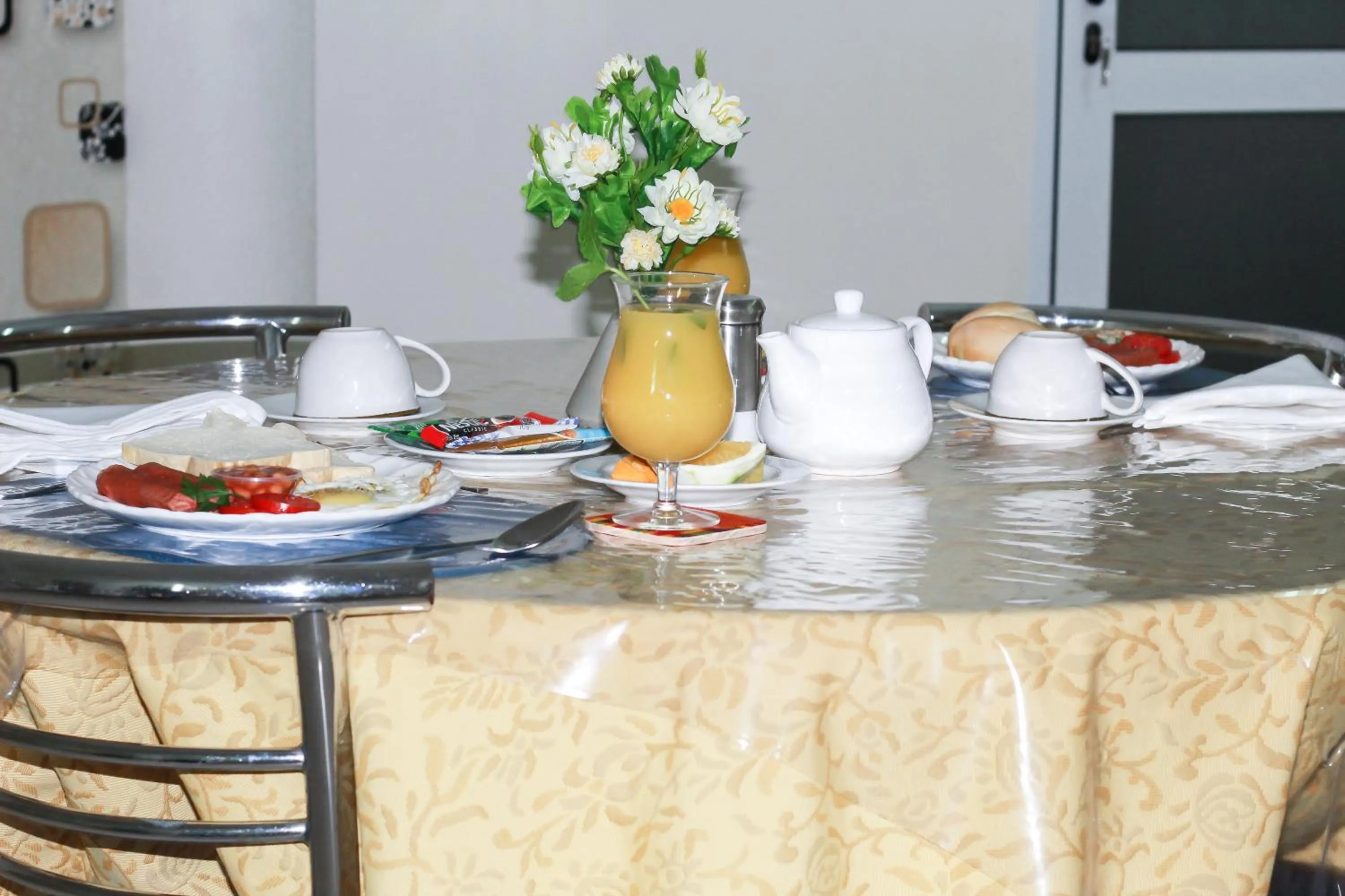 Restaurant/places to eat in Exotic Palace Hotel