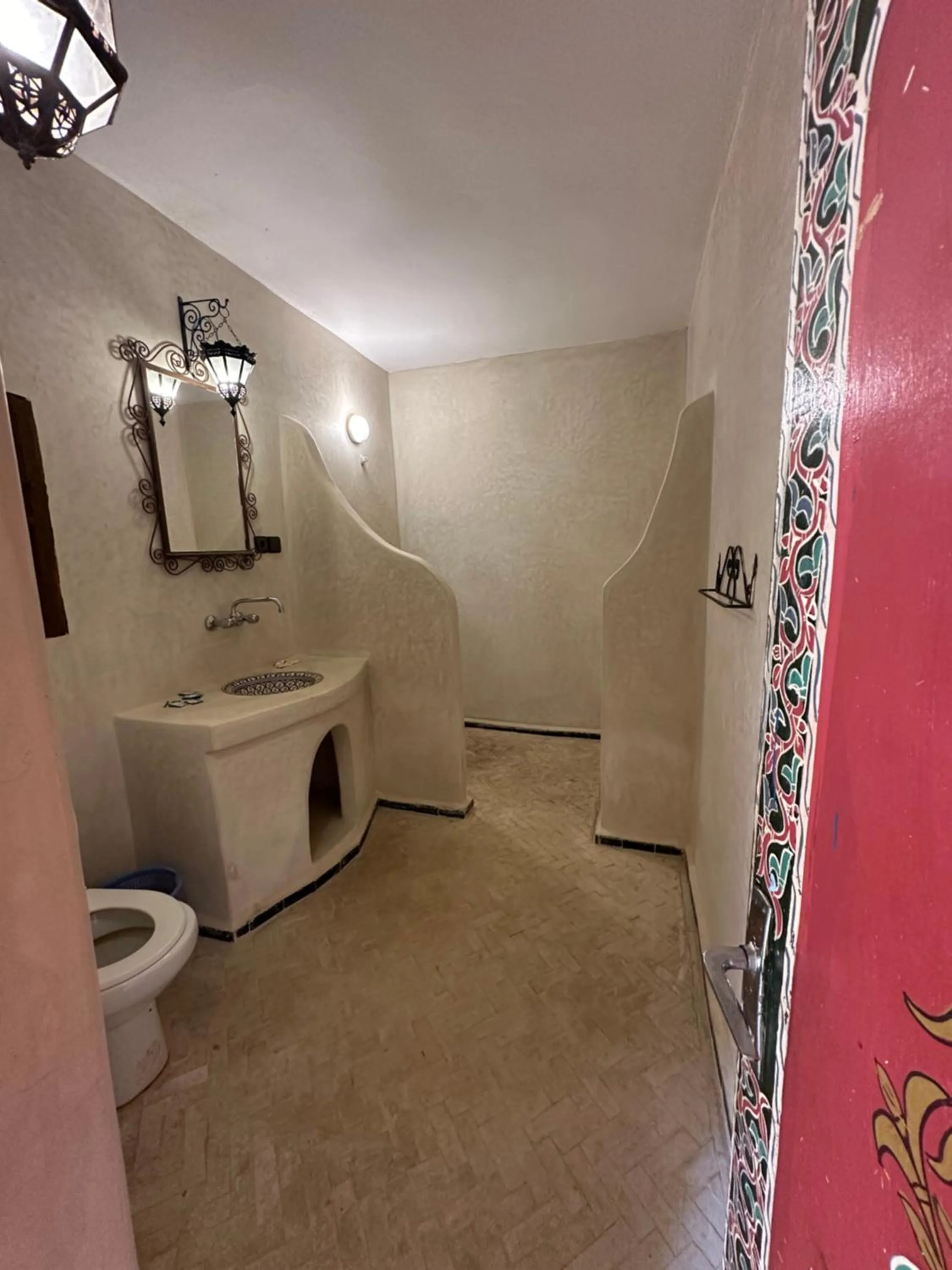 Shower in Kasbah Erg Chebbi