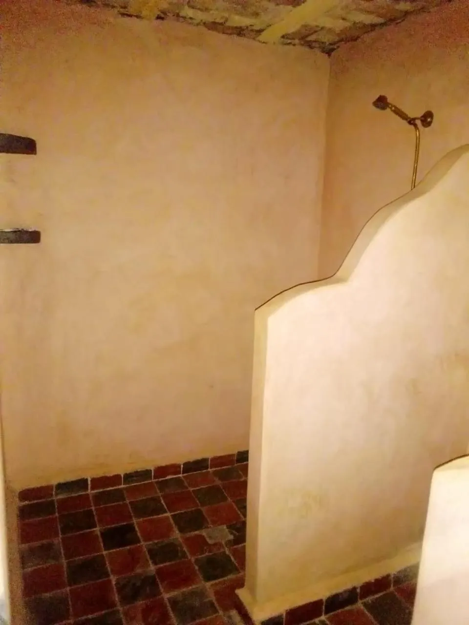 Shower in Kasbah Erg Chebbi