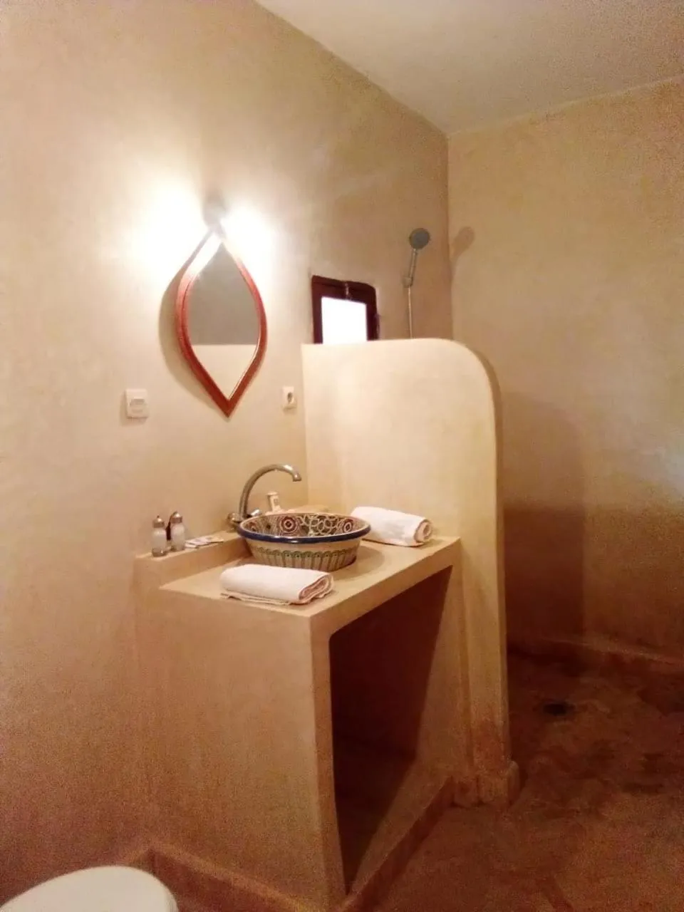 Shower in Kasbah Erg Chebbi