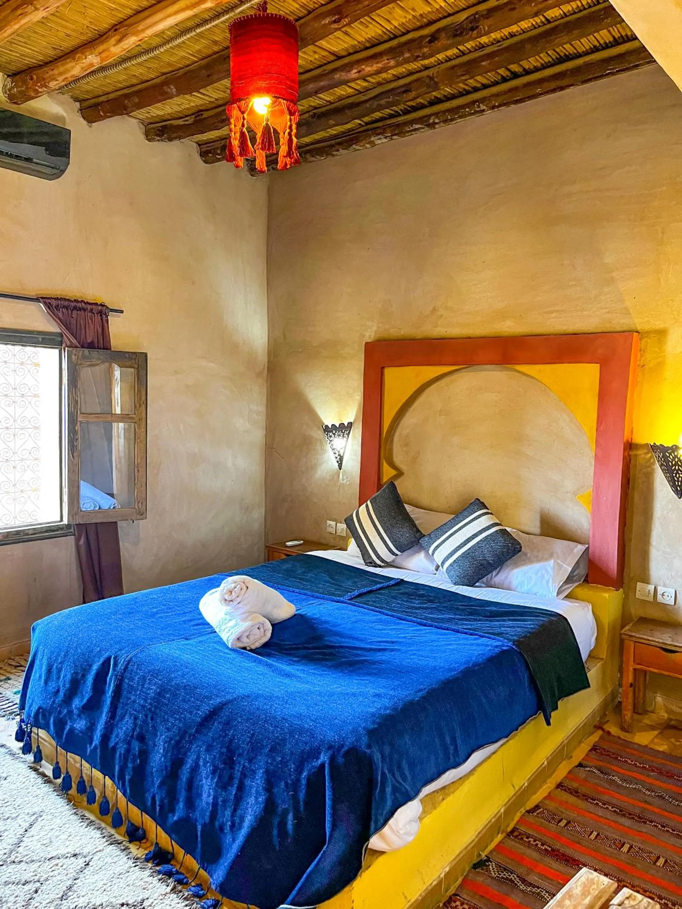 Bed in Kasbah Erg Chebbi