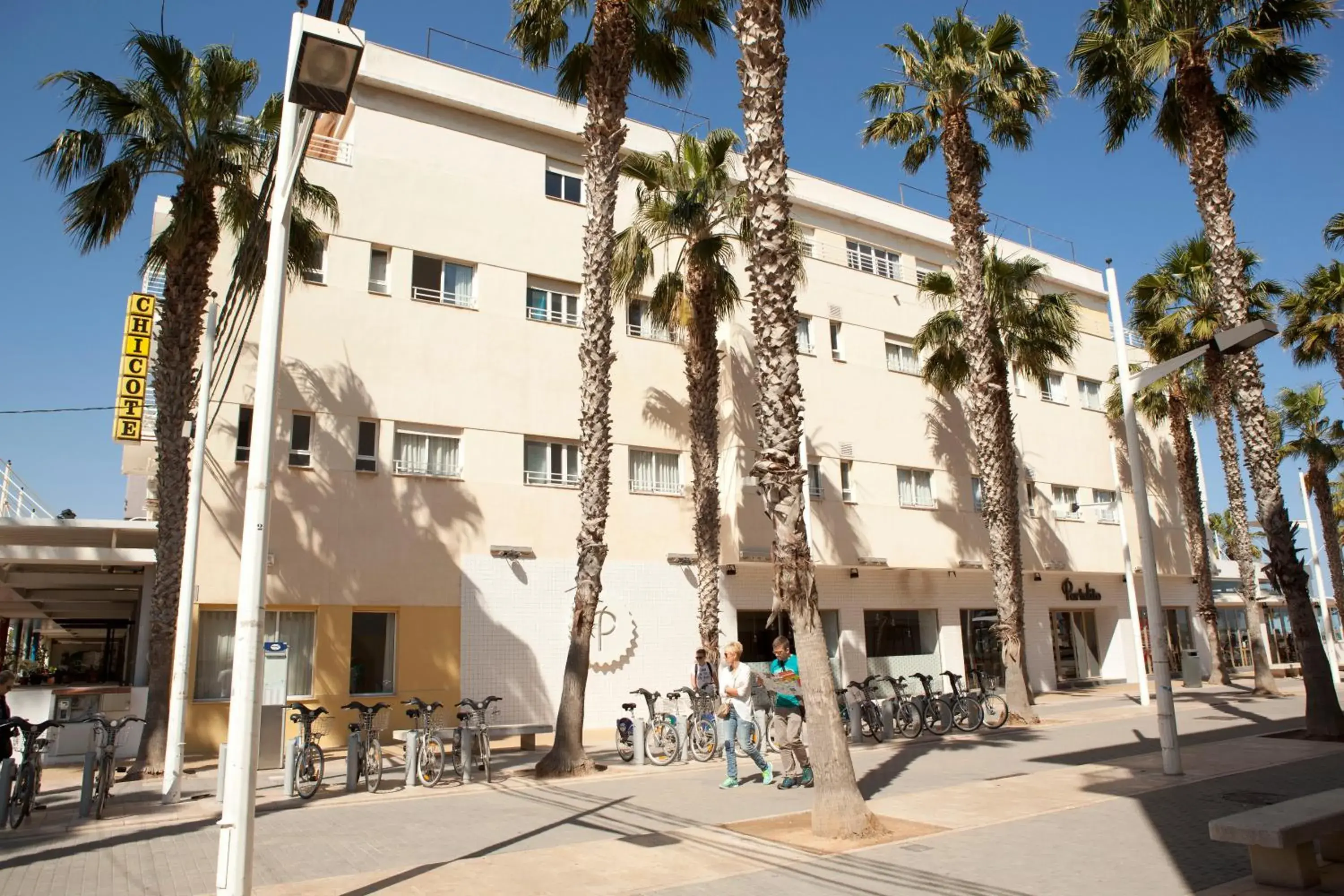 Property building in Malvarrosa Beach Rooms Property building in Malvarrosa Beach Rooms
