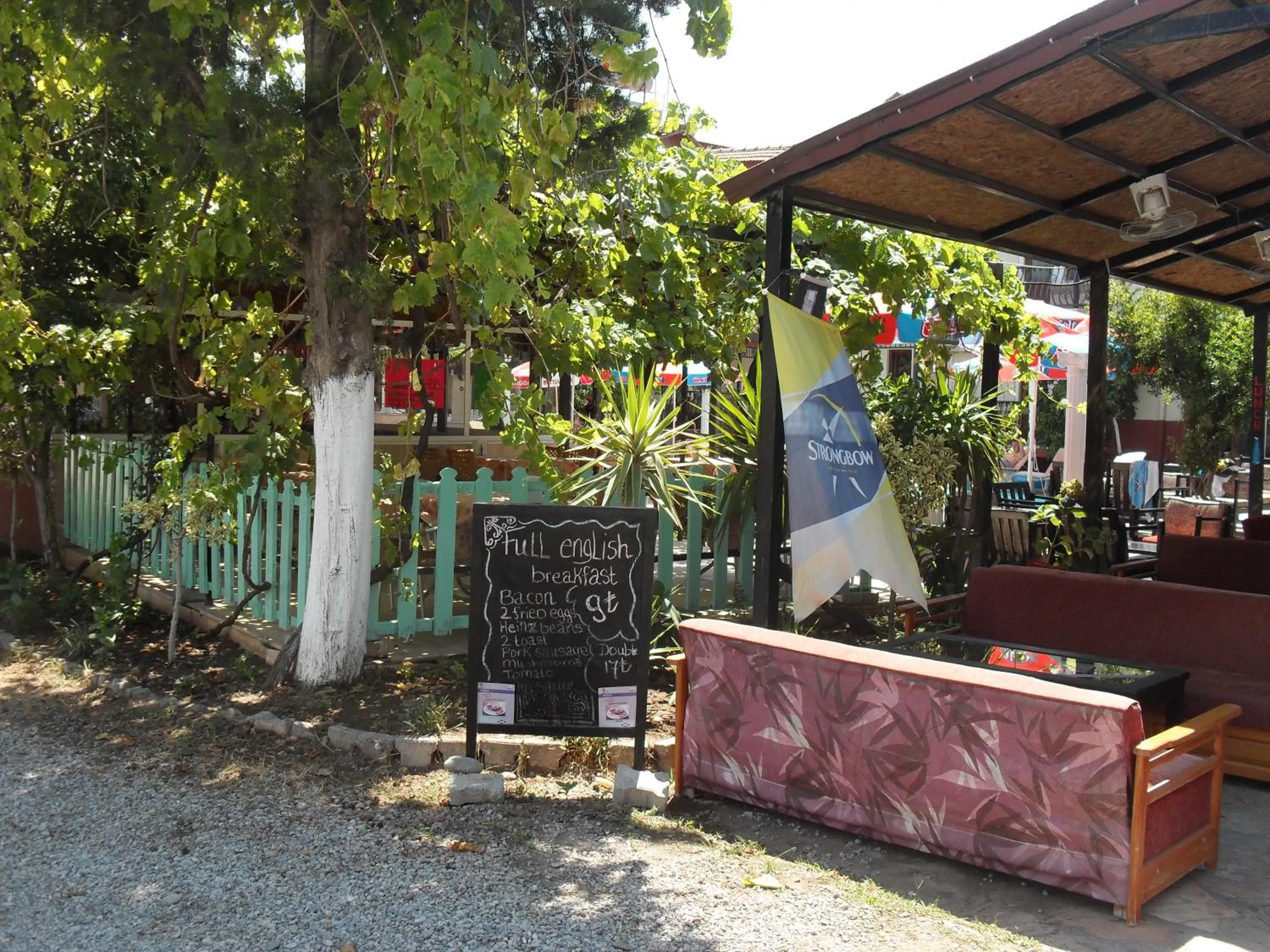 Restaurant/places to eat in Villa Ozalp Apartments