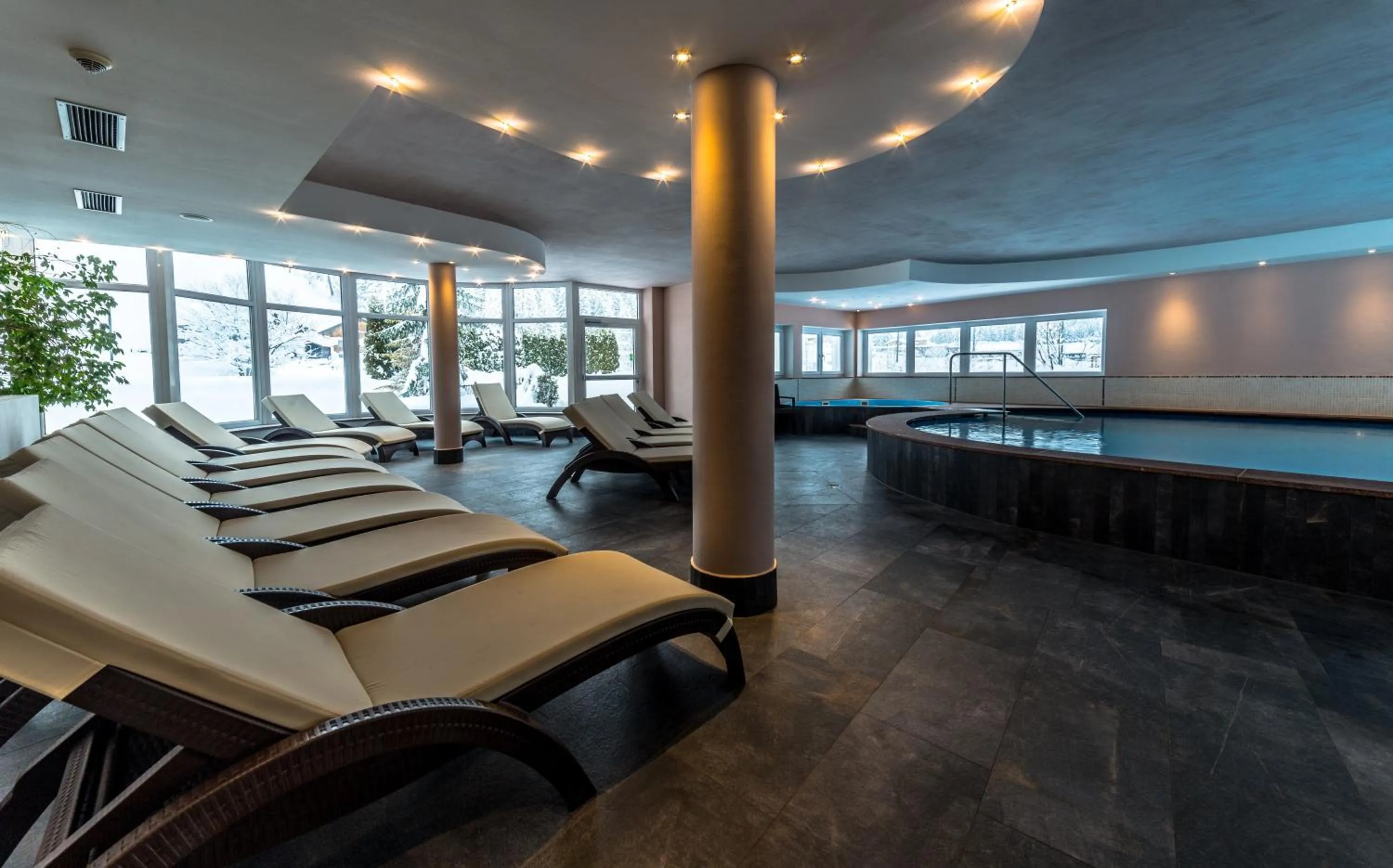 Swimming pool in Hotel Alpin