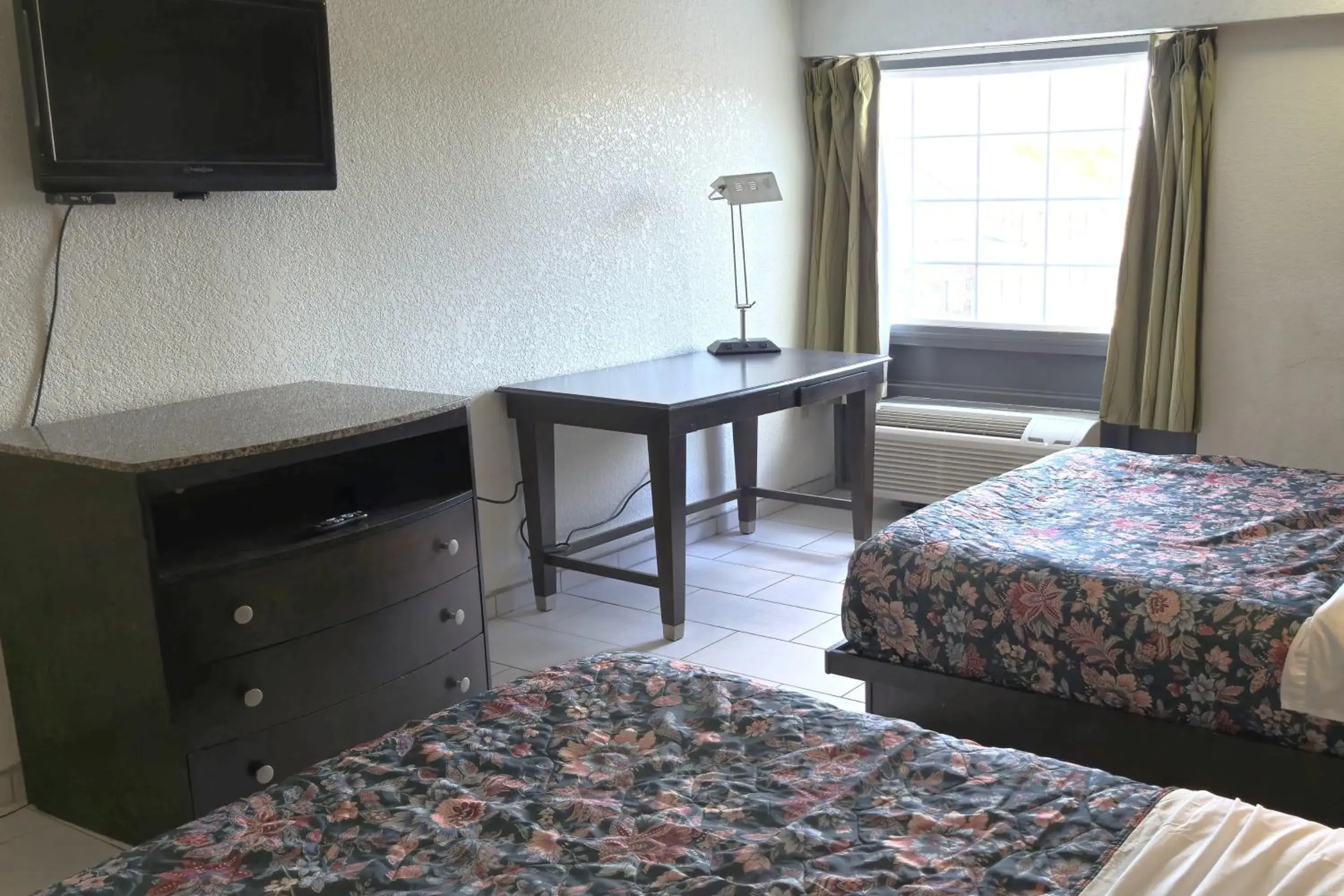 Bedroom, Bed in River Valley Inn and Suites Bedroom, Bed in River Valley Inn and Suites