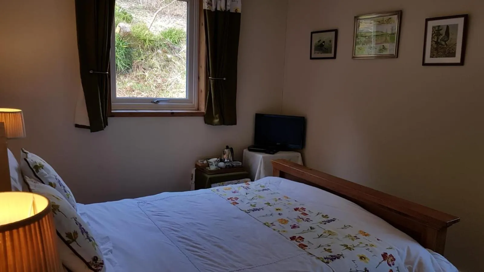 Bedroom, Bed in The Old Cottage