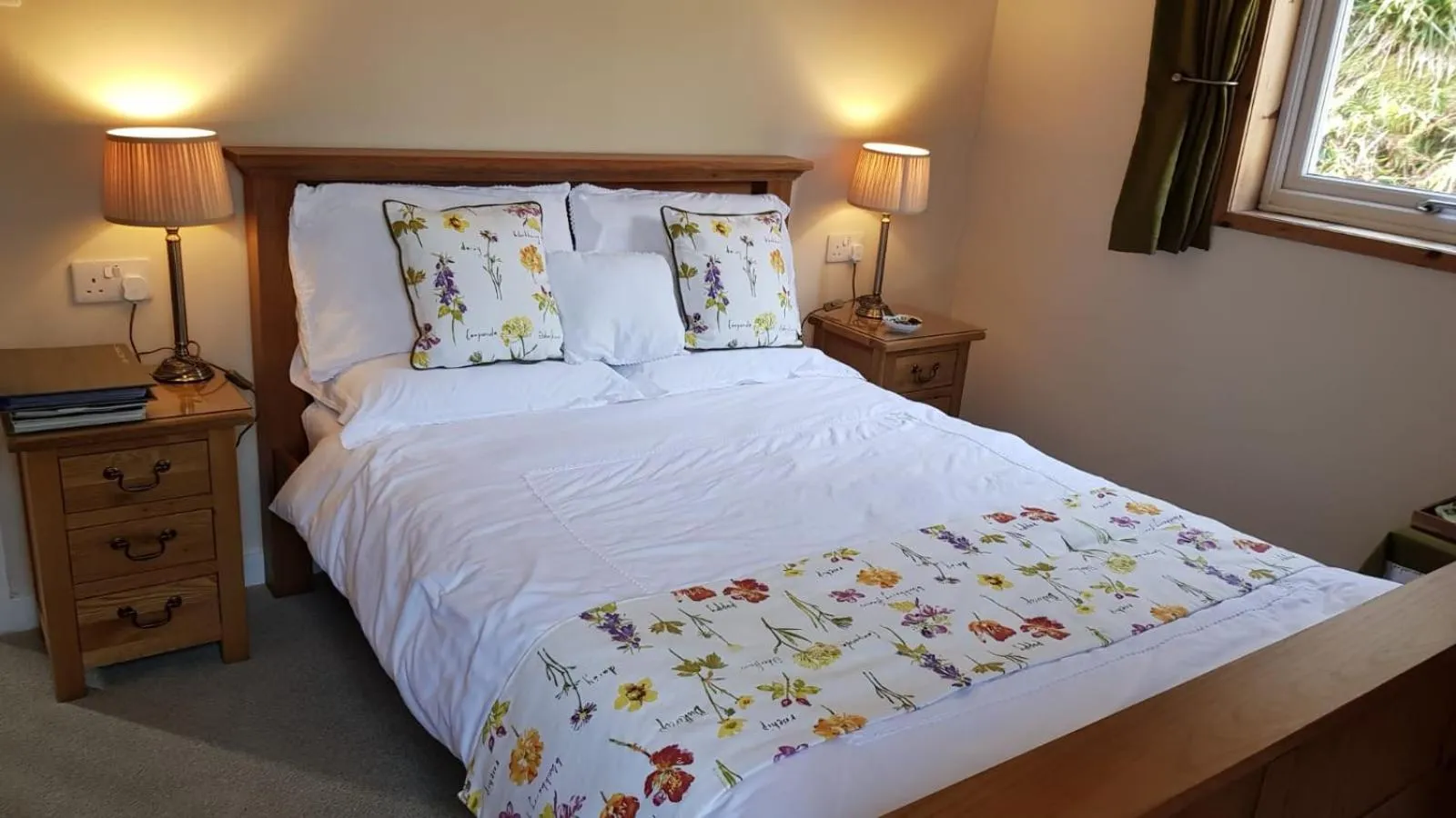 Bedroom, Bed in The Old Cottage
