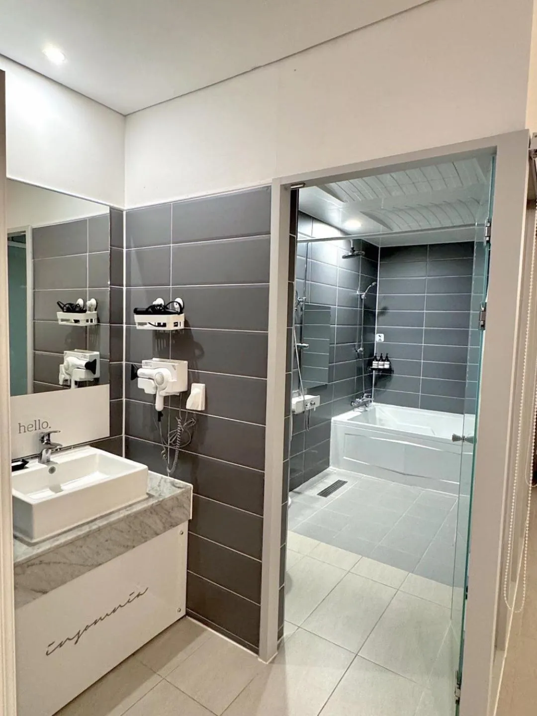 Shower in 호텔 인썸니아 Hotel Insomnia 失眠酒店