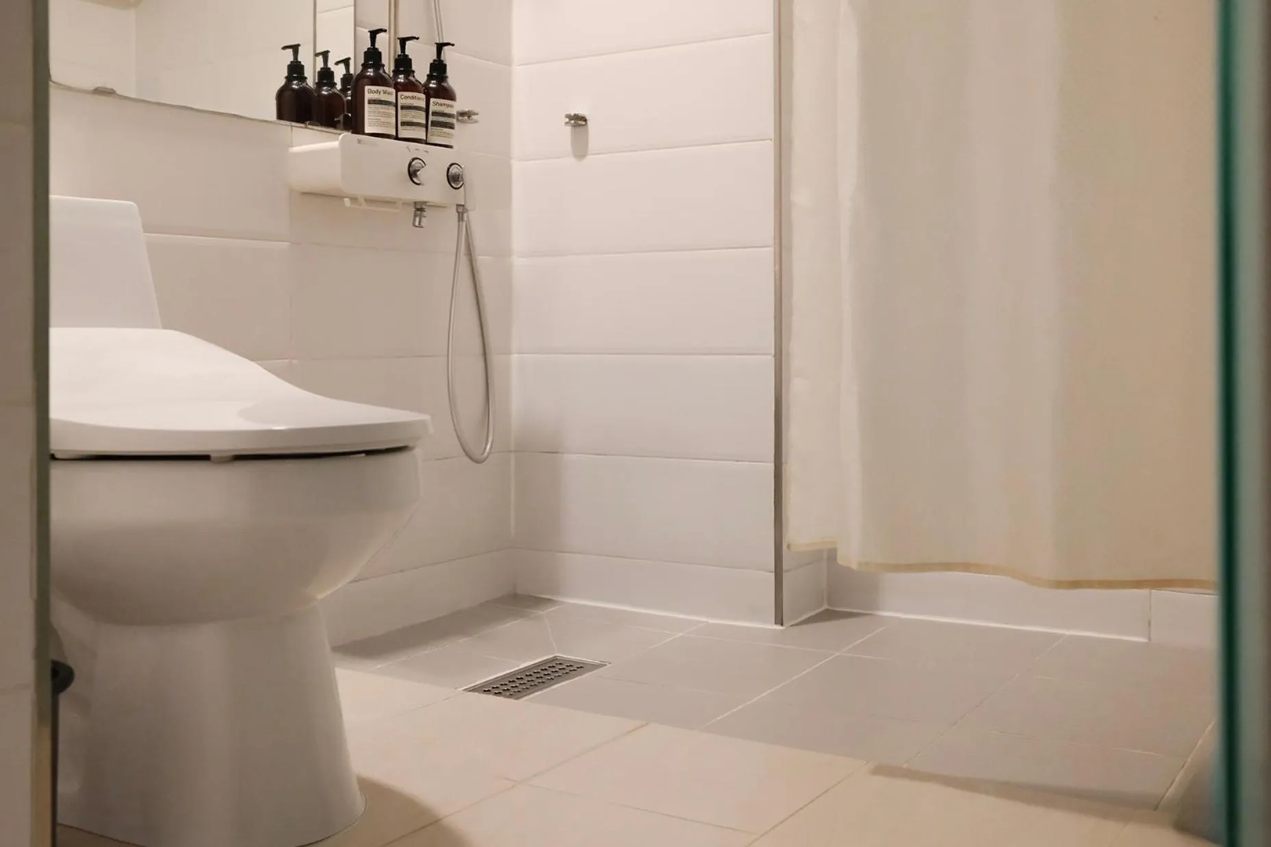 Shower in 호텔 인썸니아 Hotel Insomnia 失眠酒店