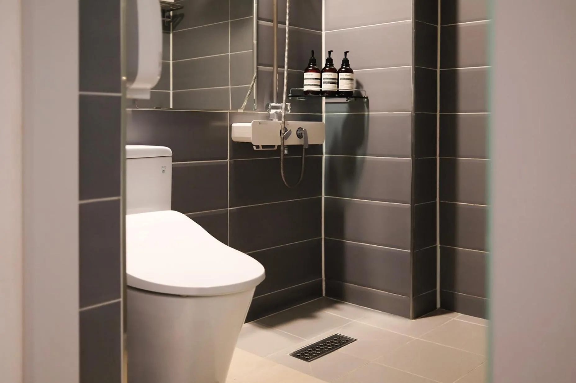 Shower in 호텔 인썸니아 Hotel Insomnia 失眠酒店