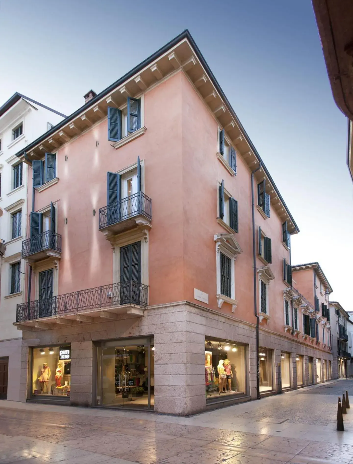 Facade/entrance in Opera Relais De Charme - Aparthotel Facade/entrance in Opera Relais De Charme - Aparthotel