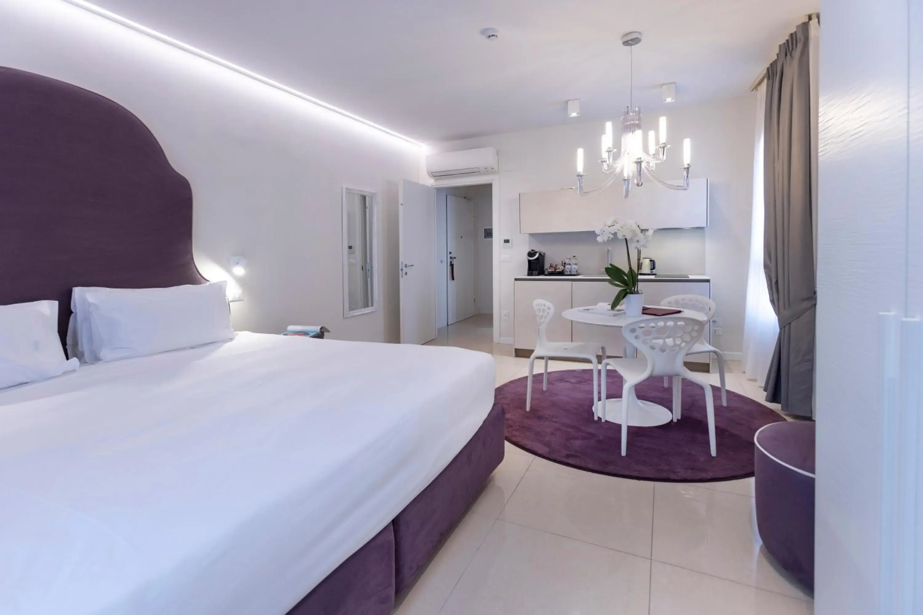 Photo of the whole room, Bed in Opera Relais De Charme - Aparthotel Photo of the whole room, Bed in Opera Relais De Charme - Aparthotel