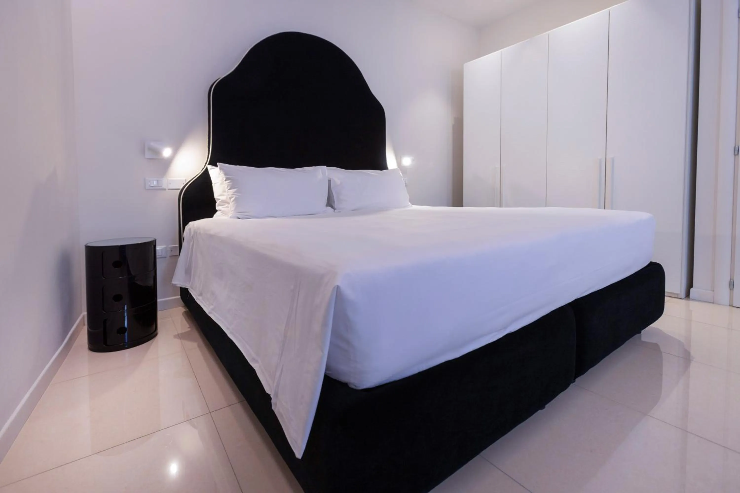 Photo of the whole room, Bed in Opera Relais De Charme - Aparthotel