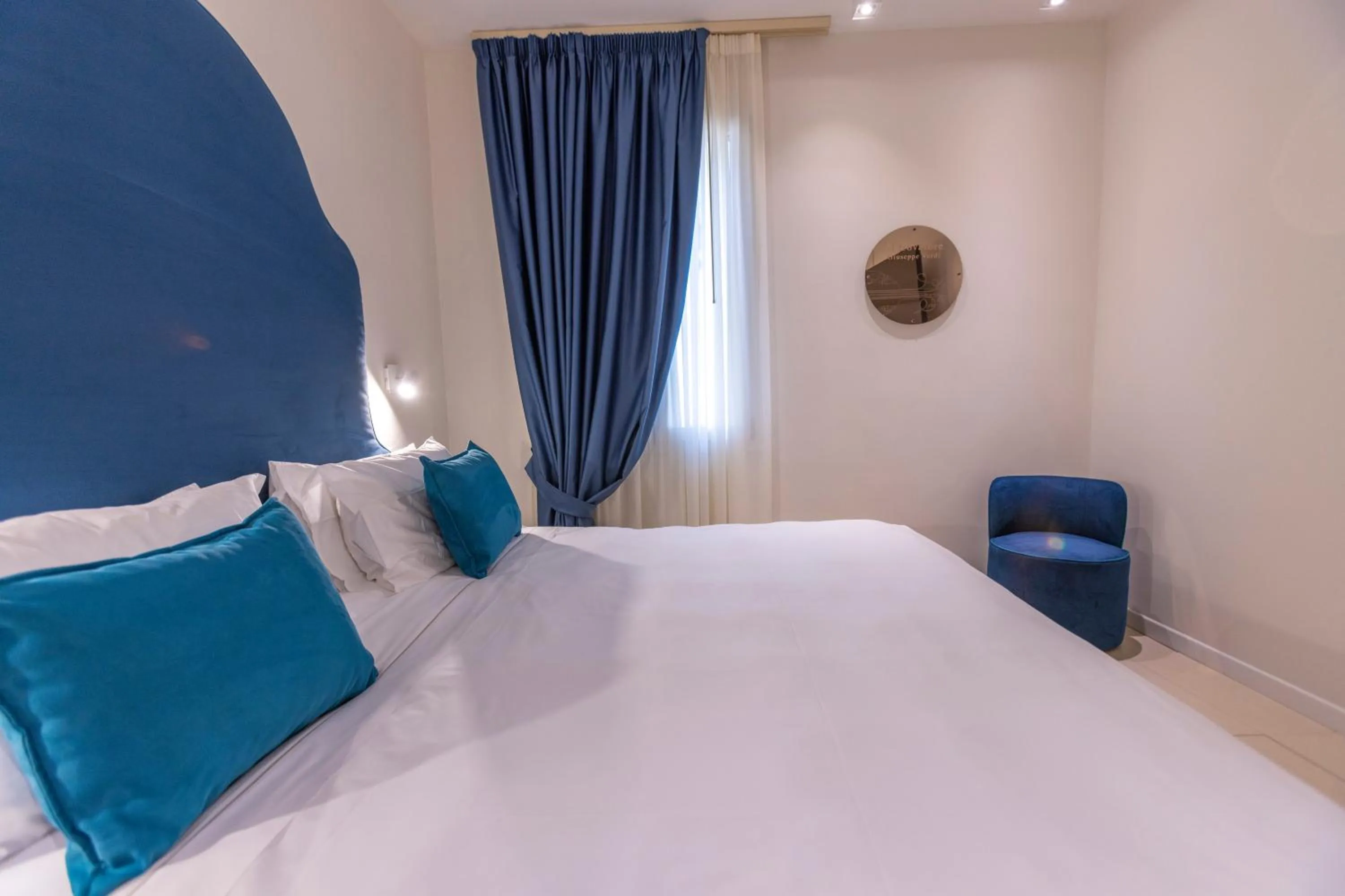 Bedroom, Bed in Opera Relais De Charme - Aparthotel