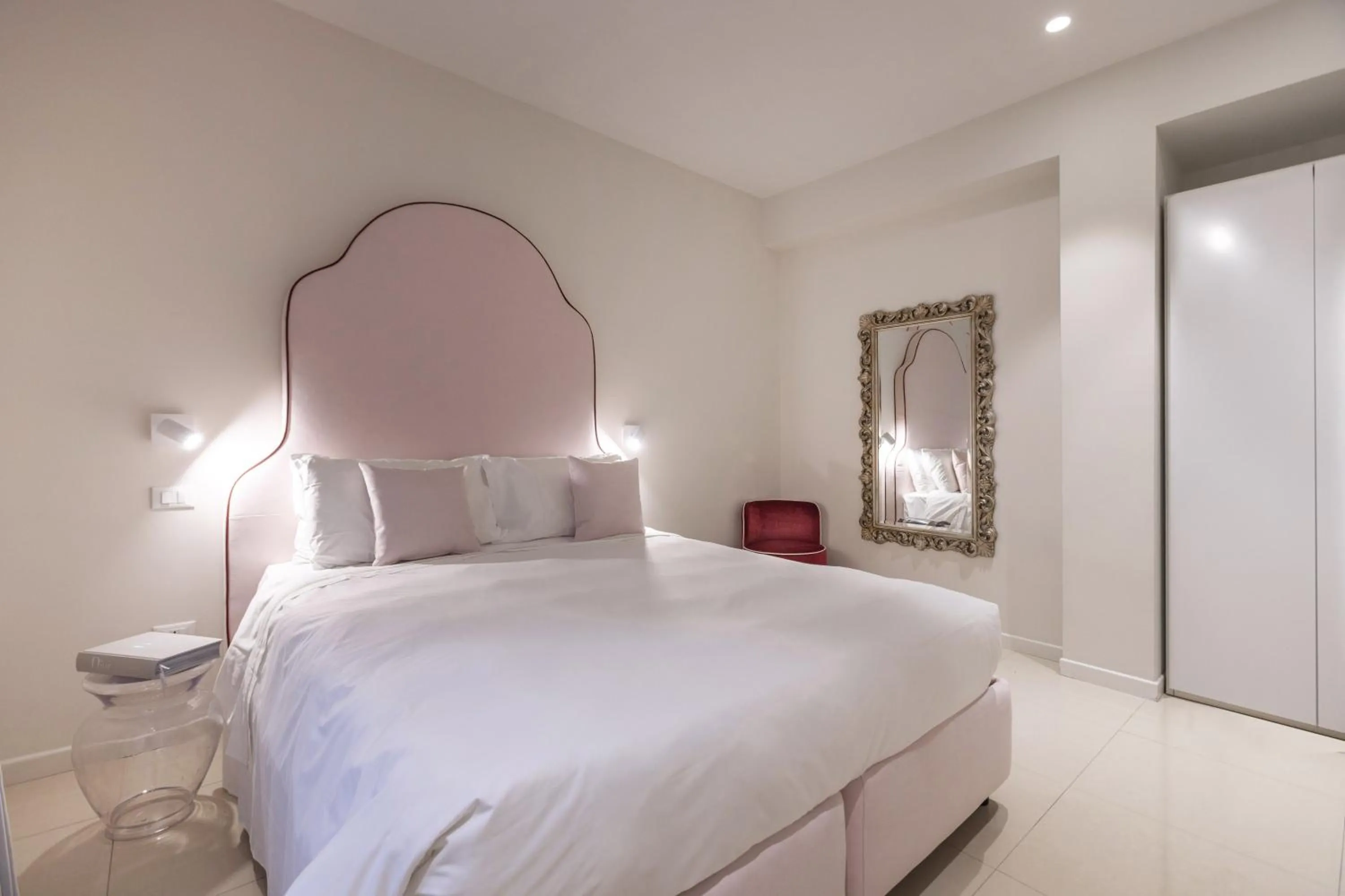 Bedroom, Bed in Opera Relais De Charme - Aparthotel