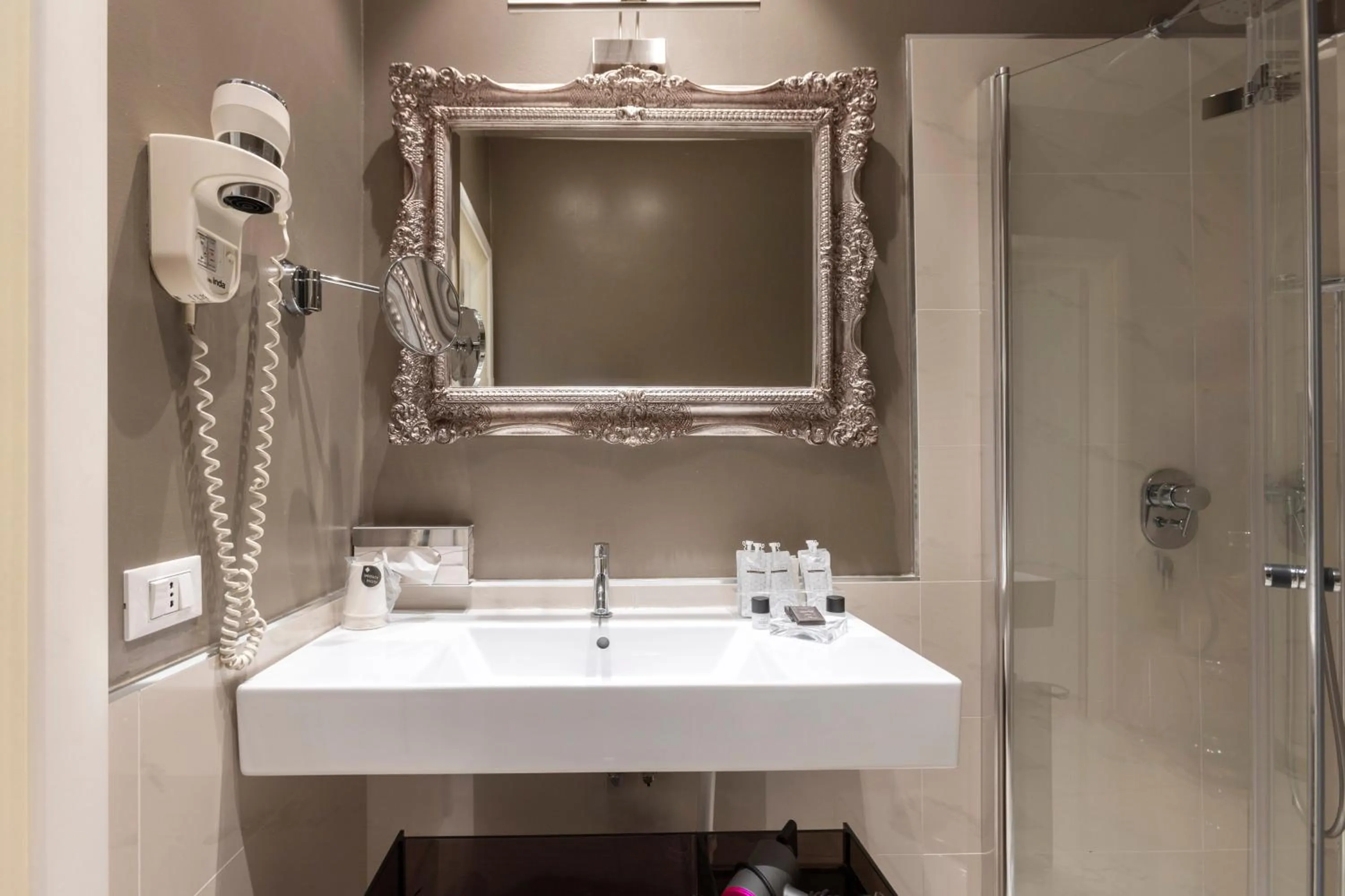 Bathroom in Opera Relais De Charme - Aparthotel