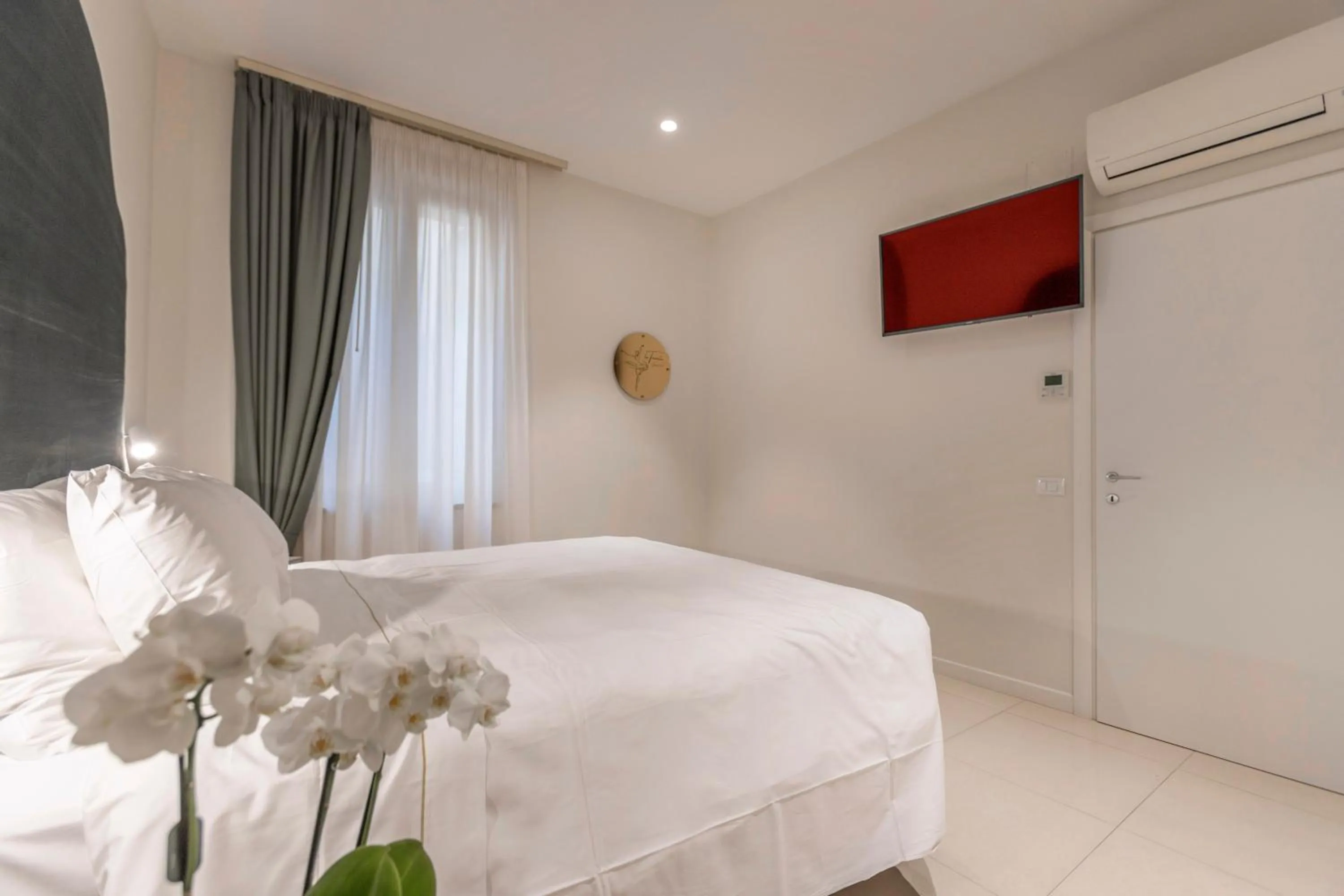 Bedroom, Bed in Opera Relais De Charme - Aparthotel