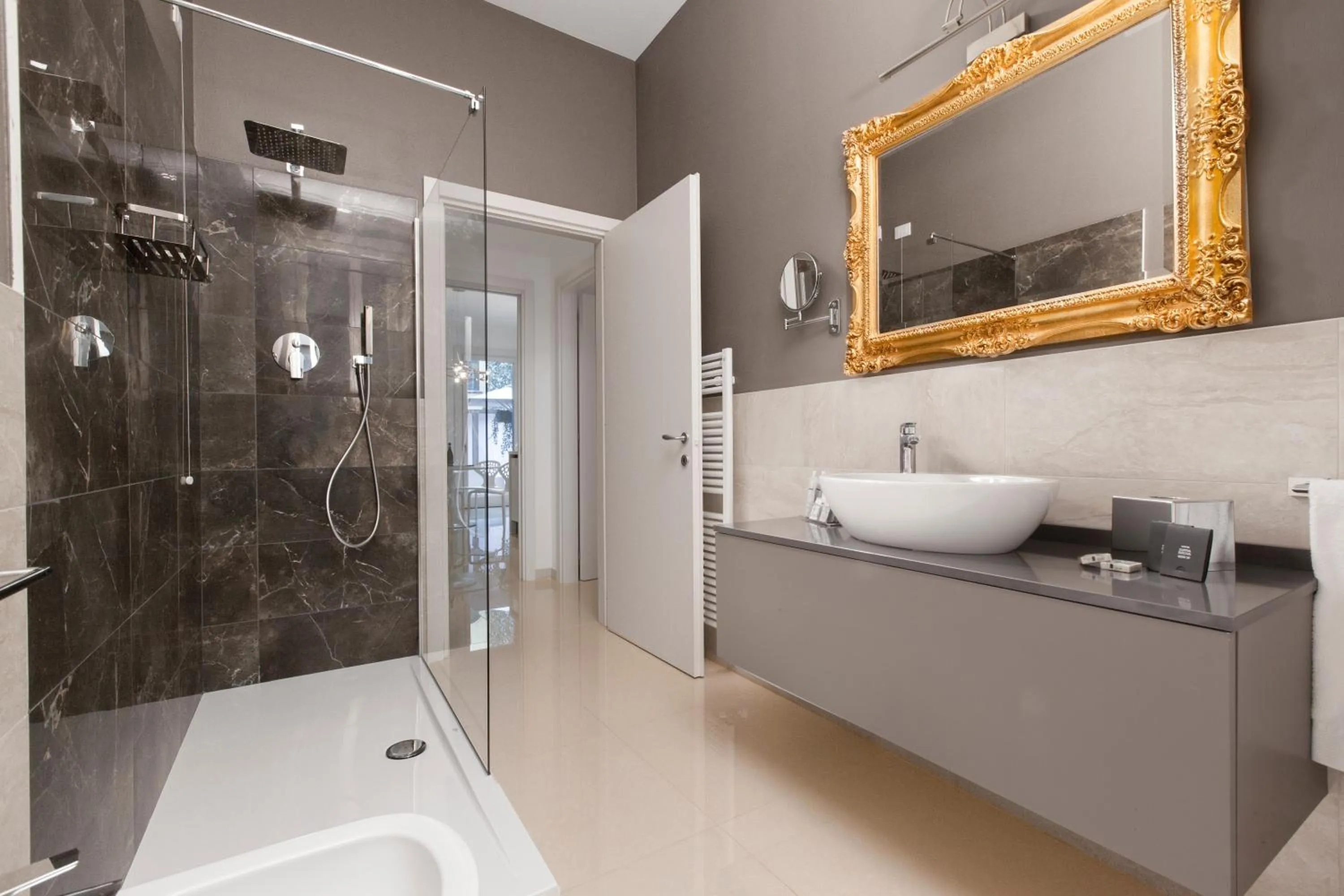 Bathroom in Opera Relais De Charme - Aparthotel