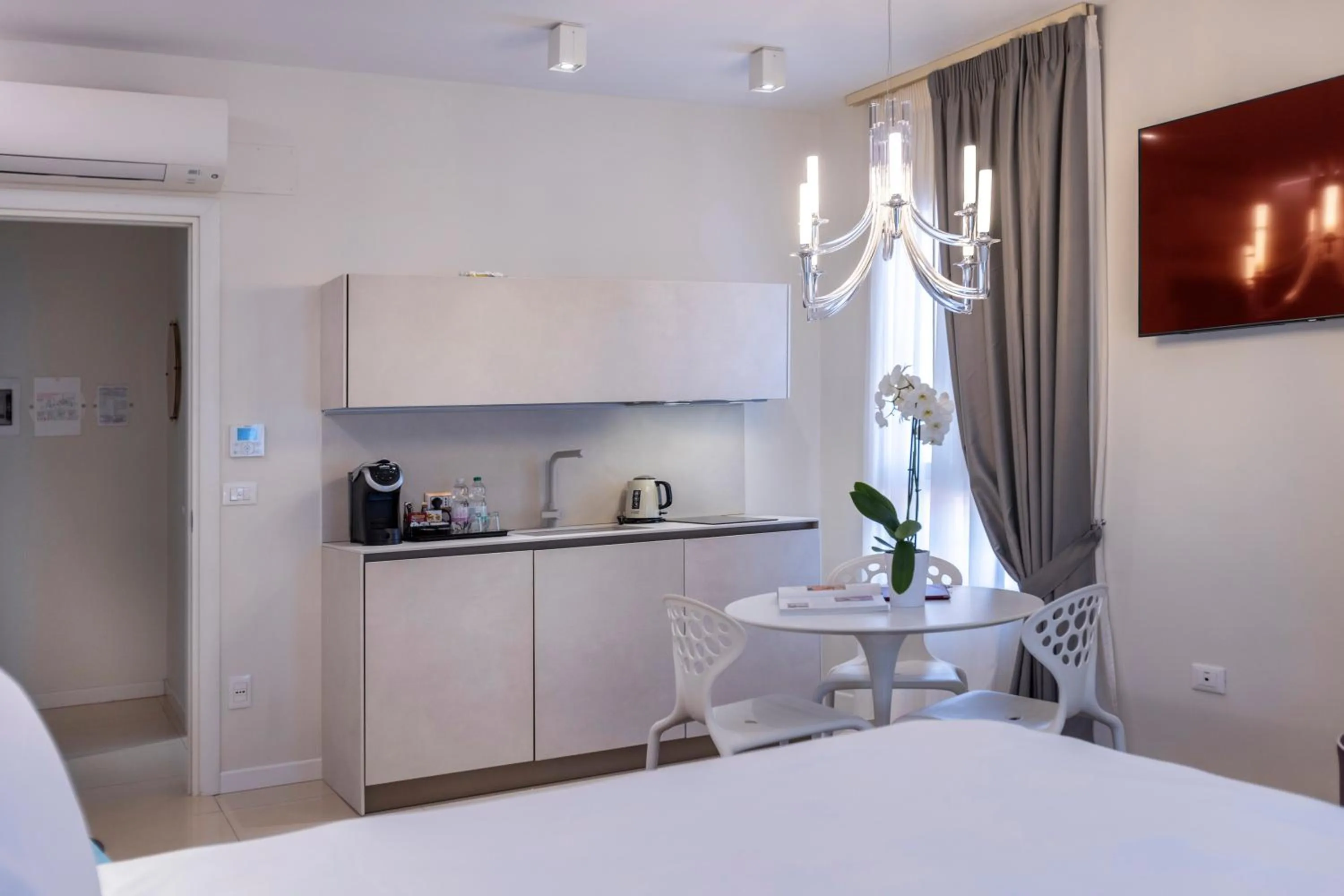 kitchen, Bed in Opera Relais De Charme - Aparthotel