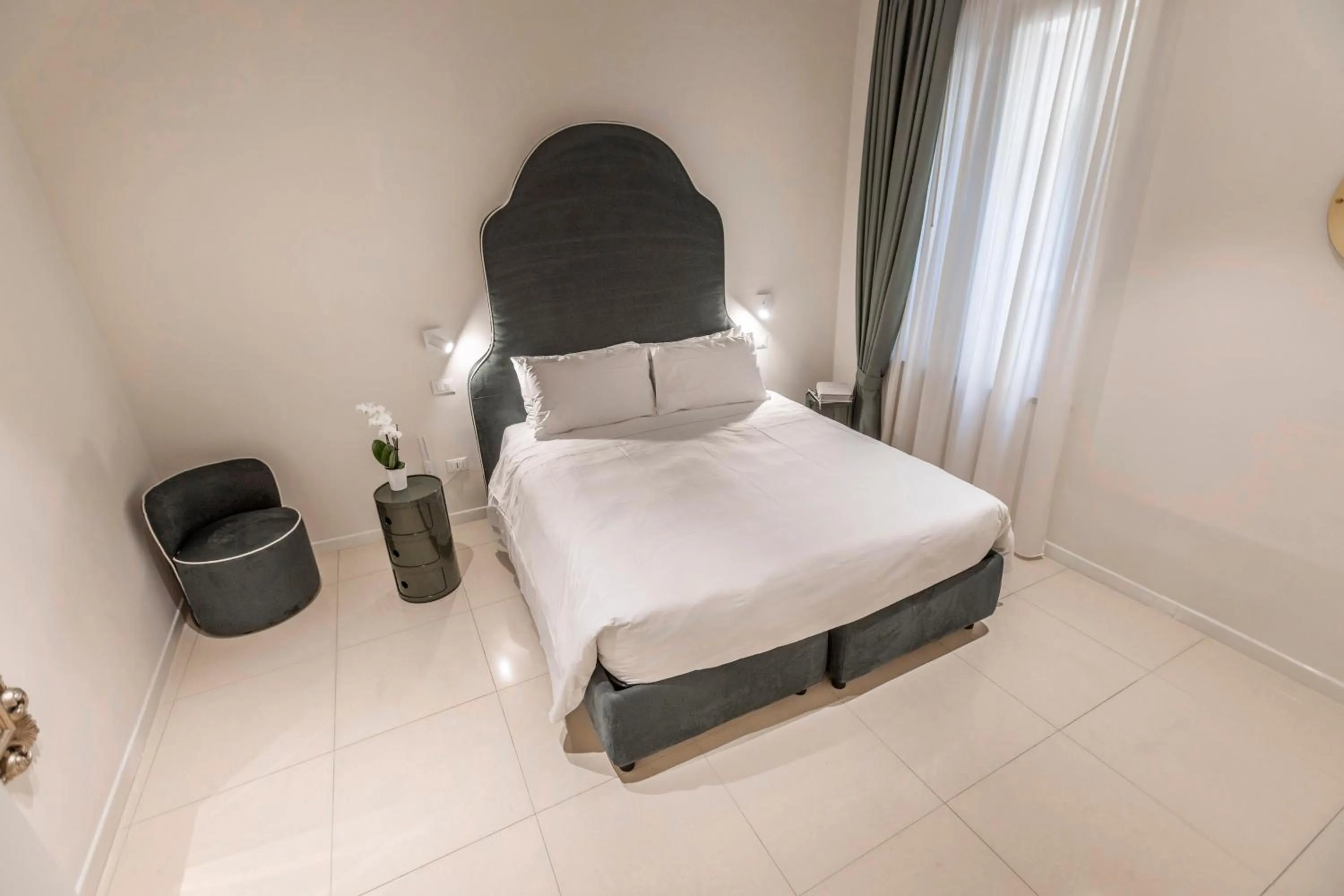 Bedroom, Bed in Opera Relais De Charme - Aparthotel