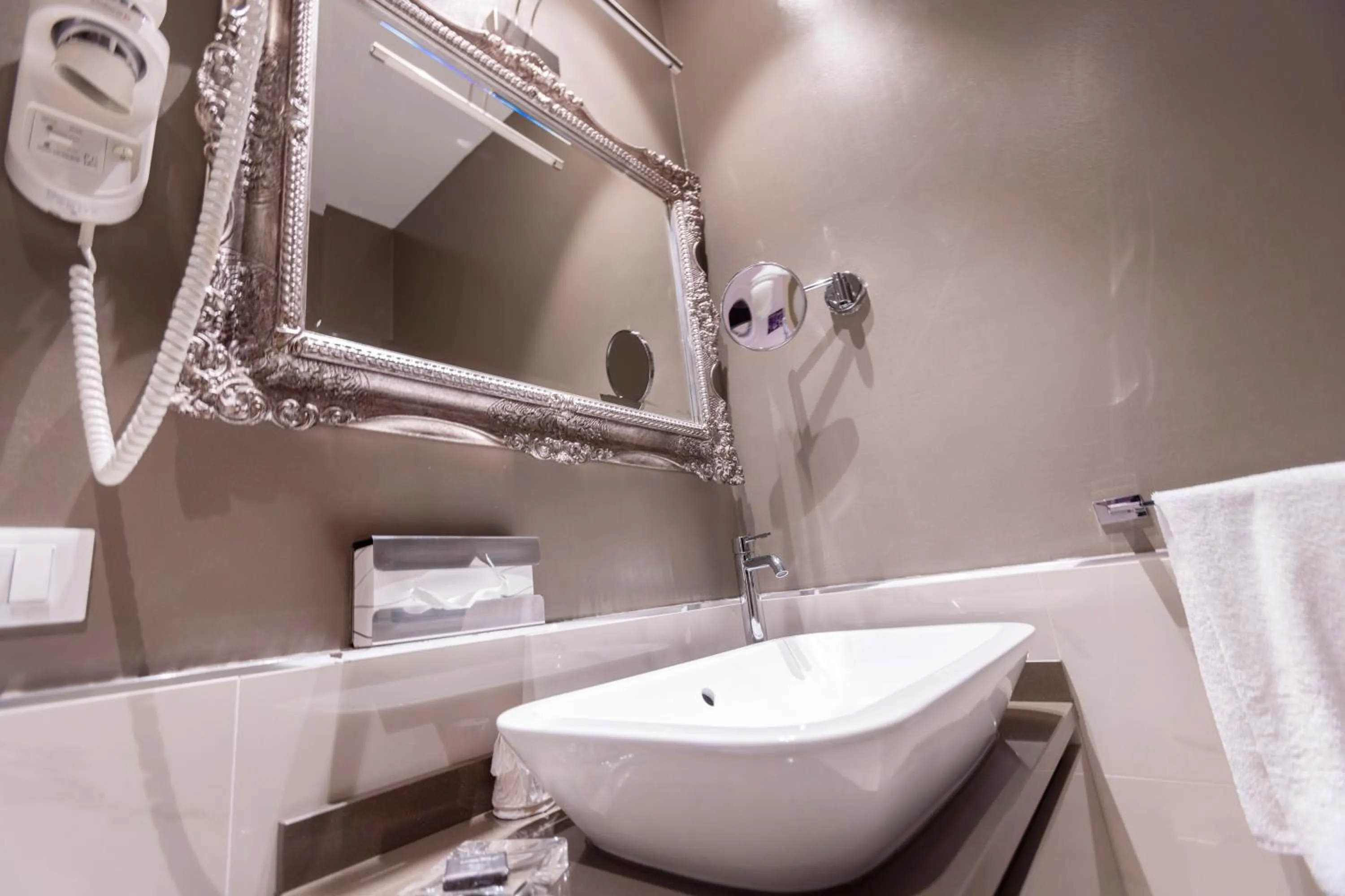 Bathroom in Opera Relais De Charme - Aparthotel
