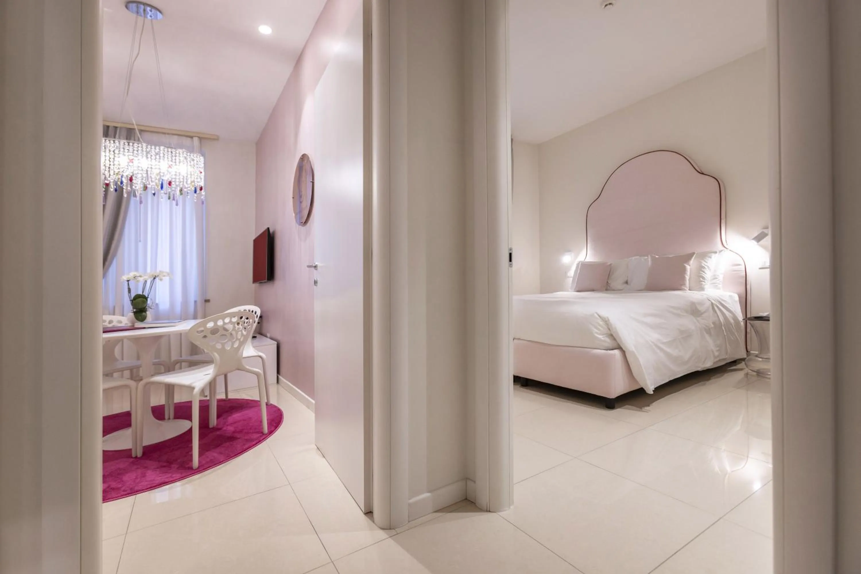 Bedroom, Bed in Opera Relais De Charme - Aparthotel