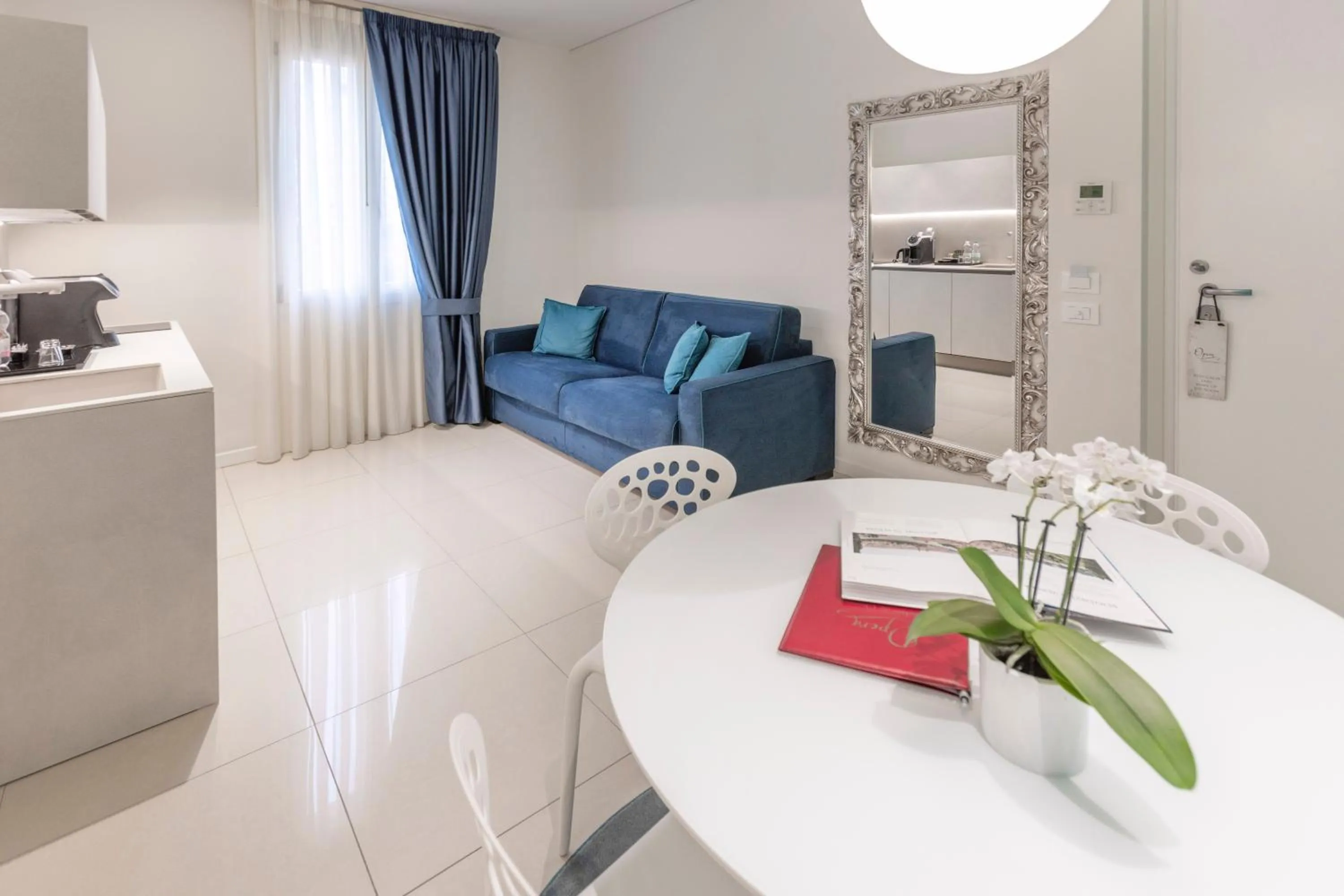 Living room, Bed in Opera Relais De Charme - Aparthotel