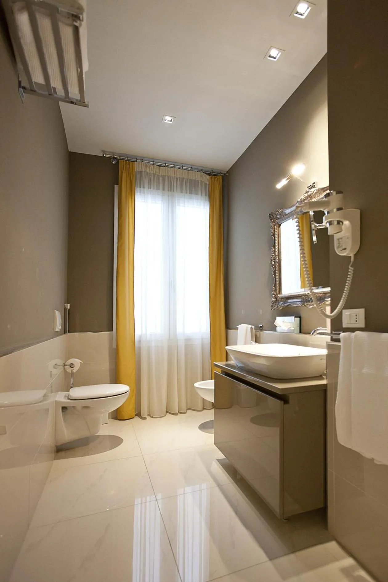 Bathroom in Opera Relais De Charme - Aparthotel