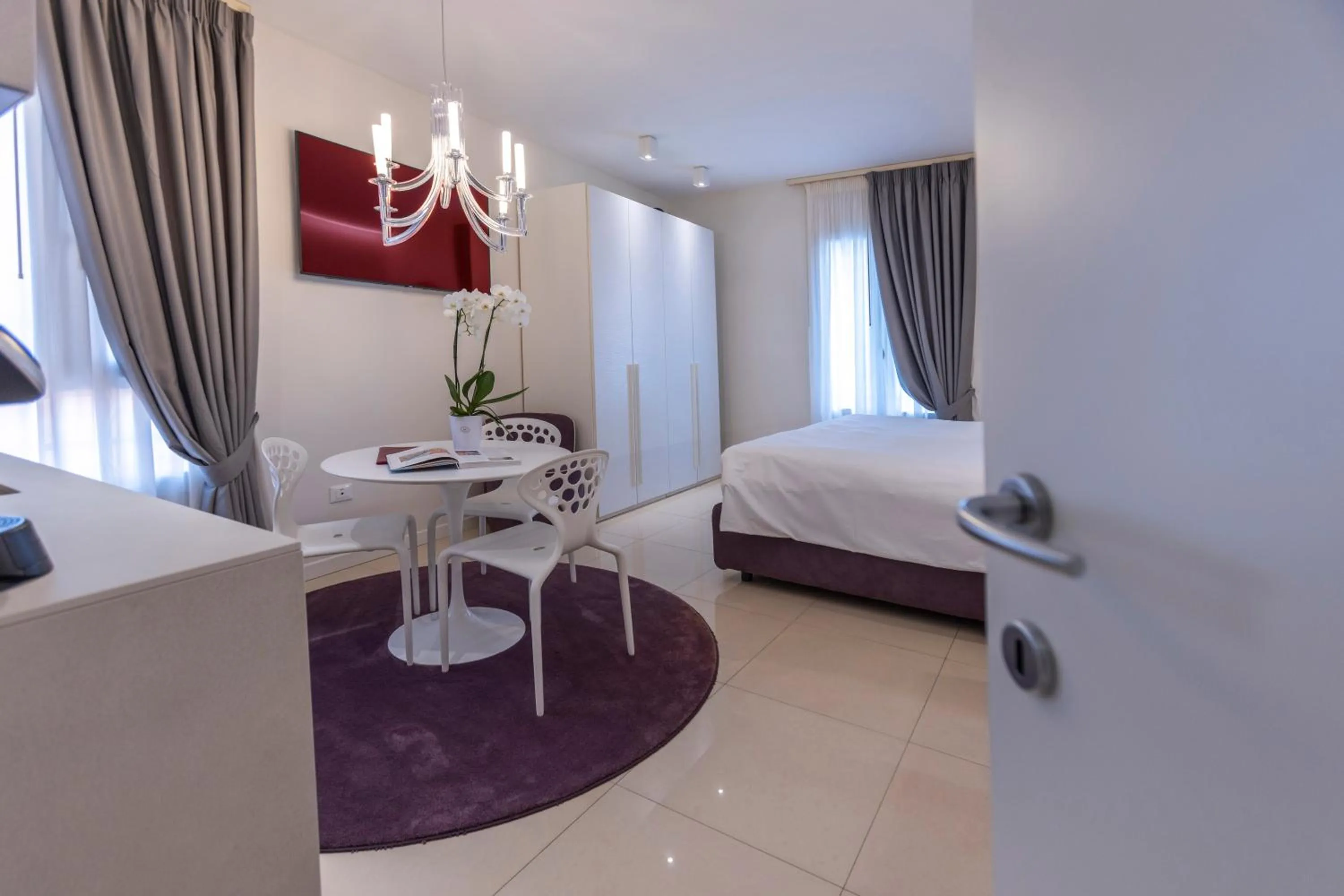 Photo of the whole room, Bed in Opera Relais De Charme - Aparthotel