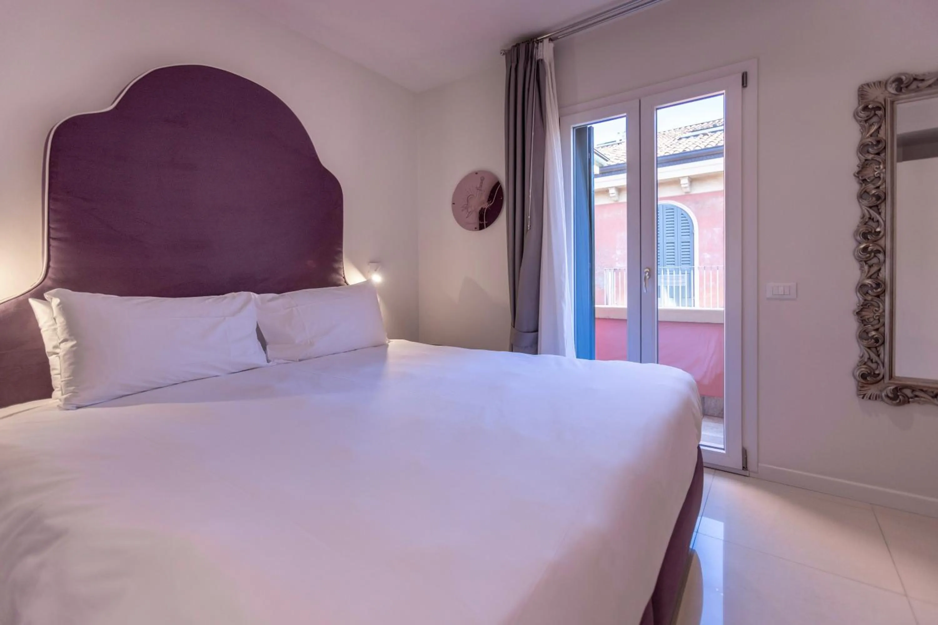 Bedroom, Bed in Opera Relais De Charme - Aparthotel