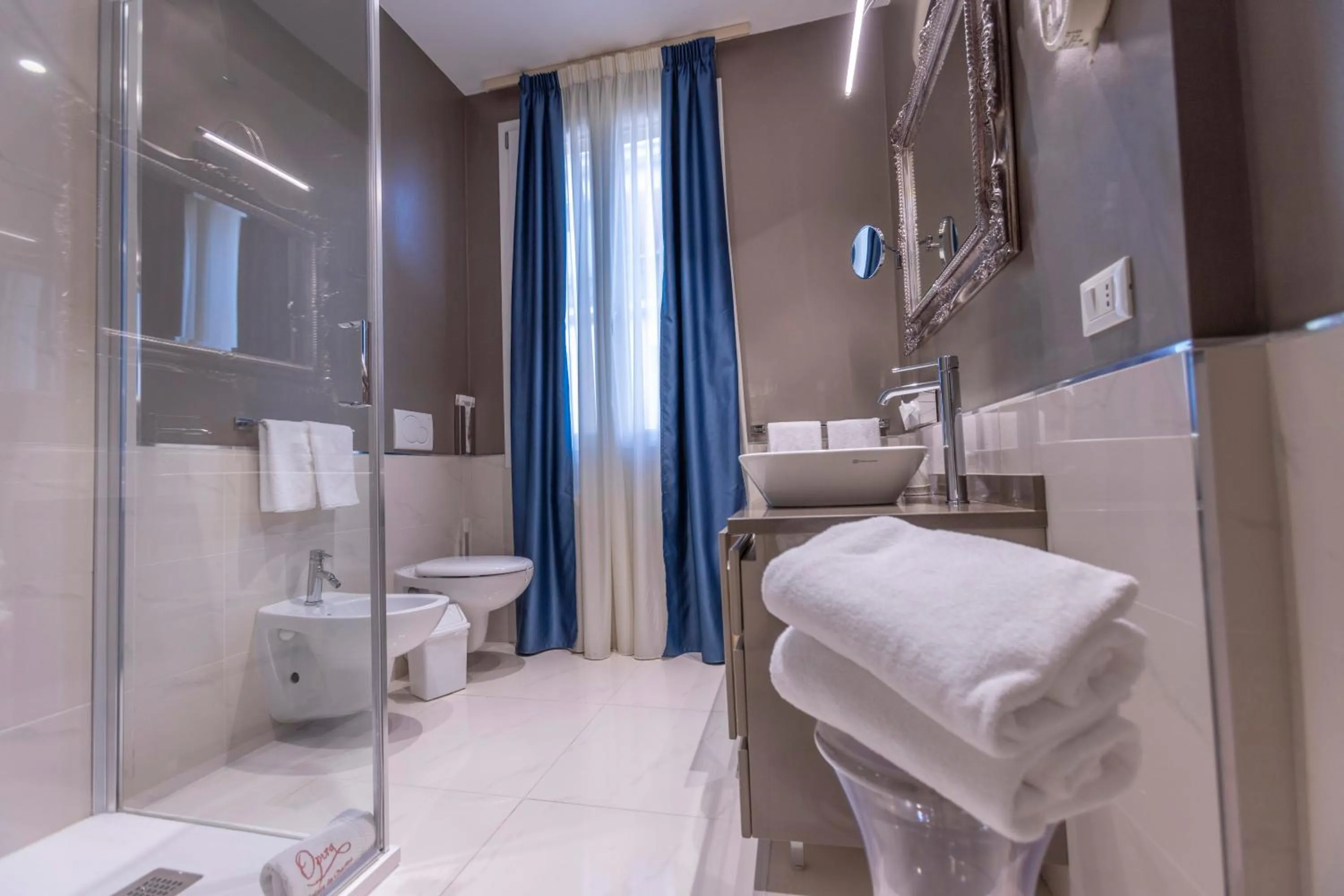 Bathroom in Opera Relais De Charme - Aparthotel