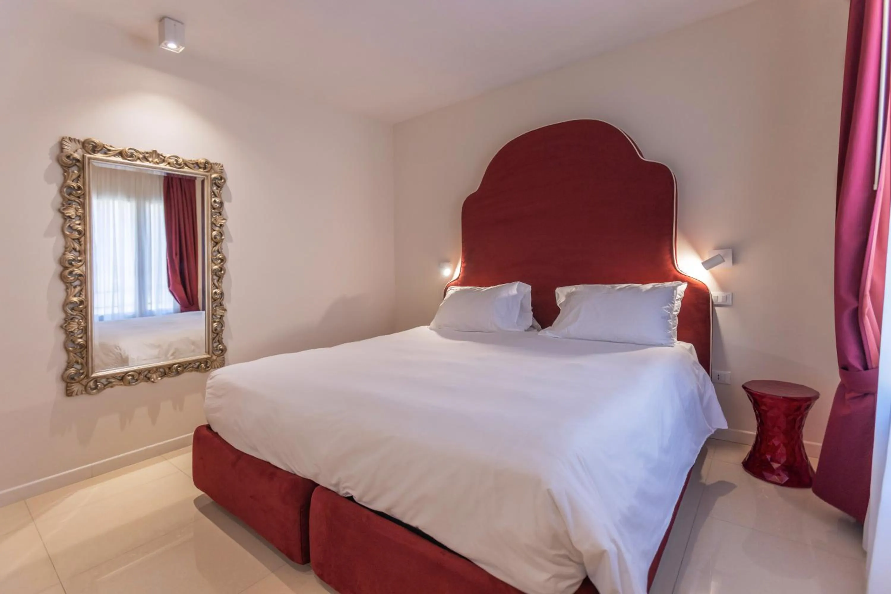 Bedroom, Bed in Opera Relais De Charme - Aparthotel