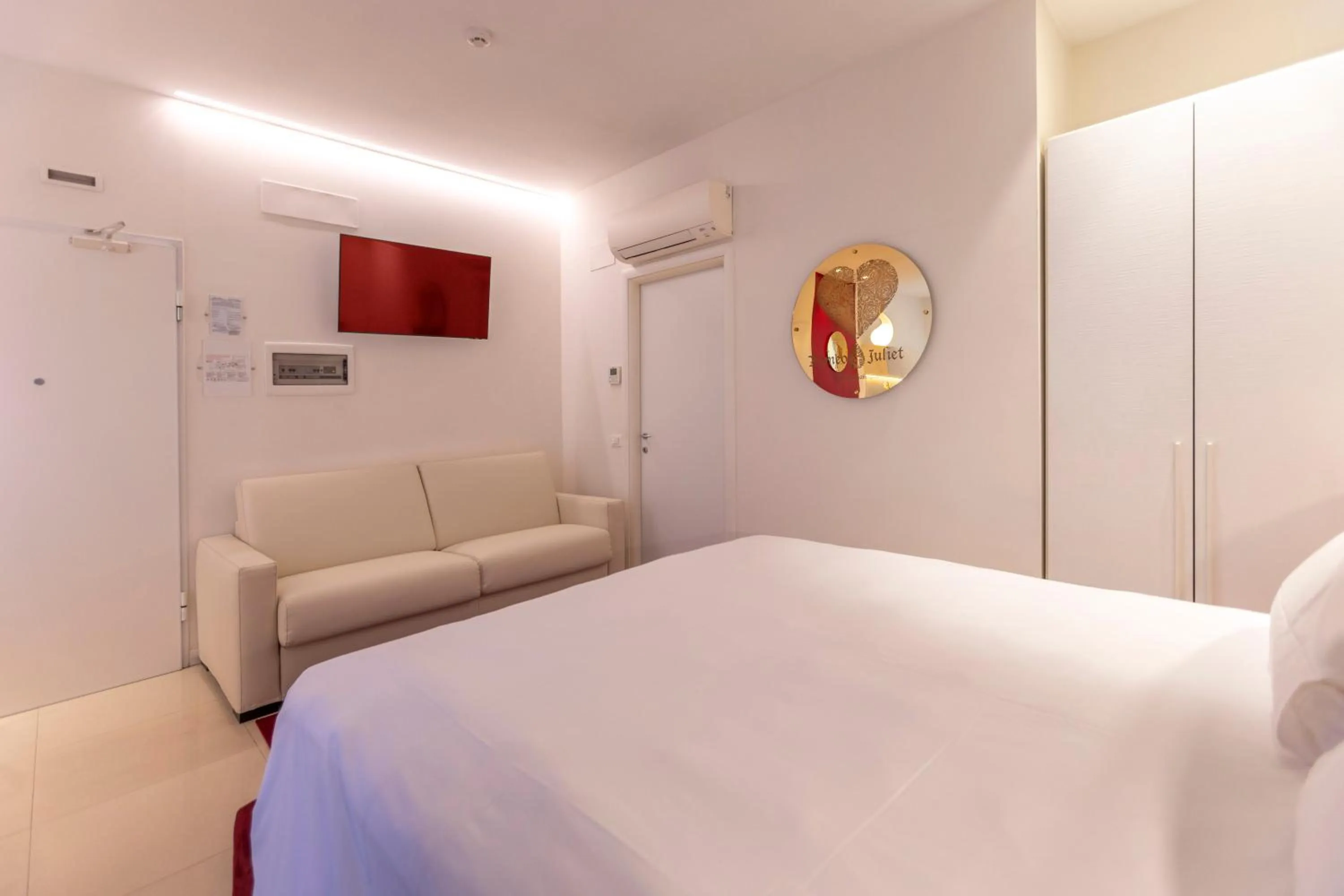 Bedroom, Bed in Opera Relais De Charme - Aparthotel