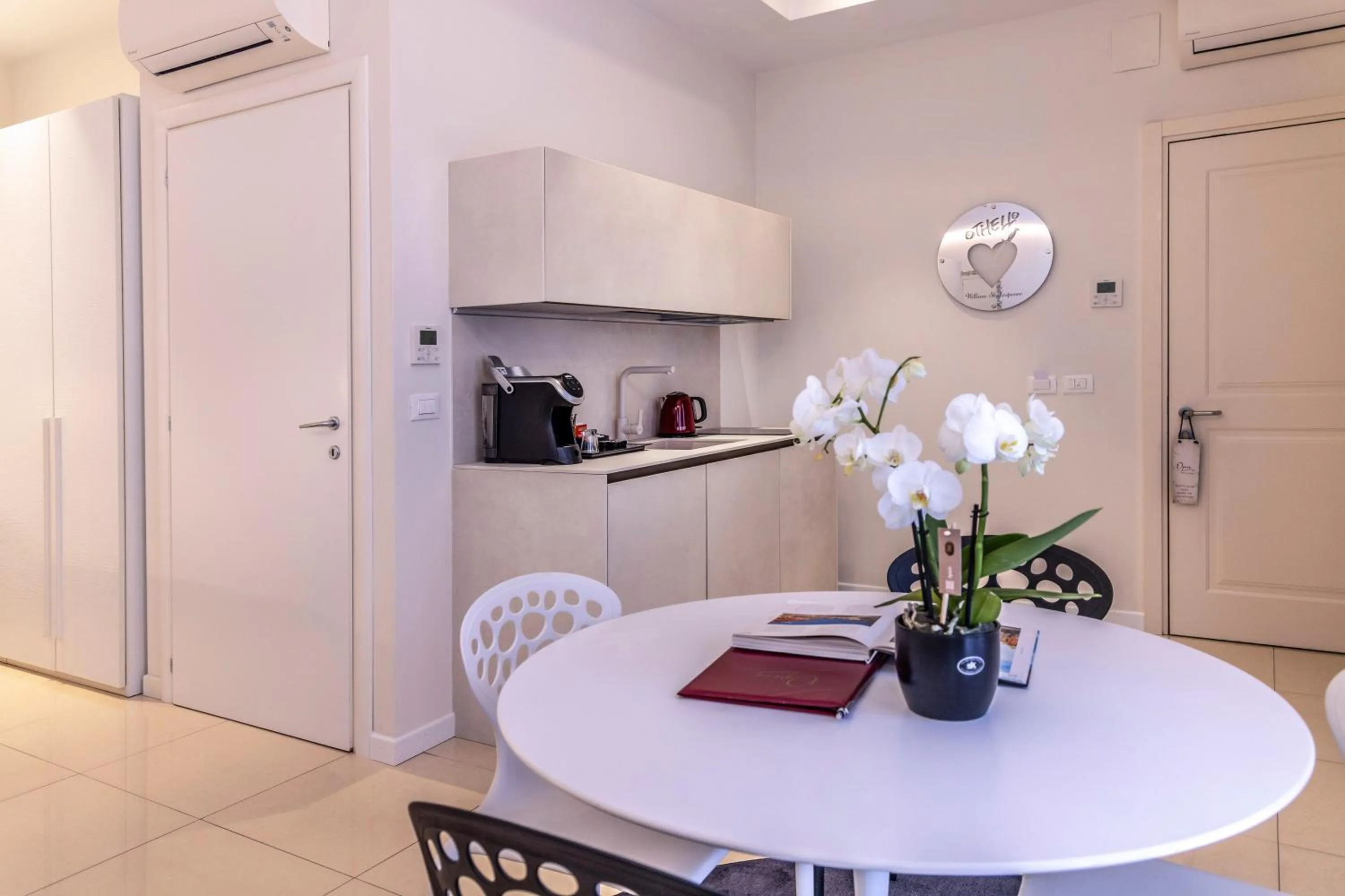 Photo of the whole room in Opera Relais De Charme - Aparthotel